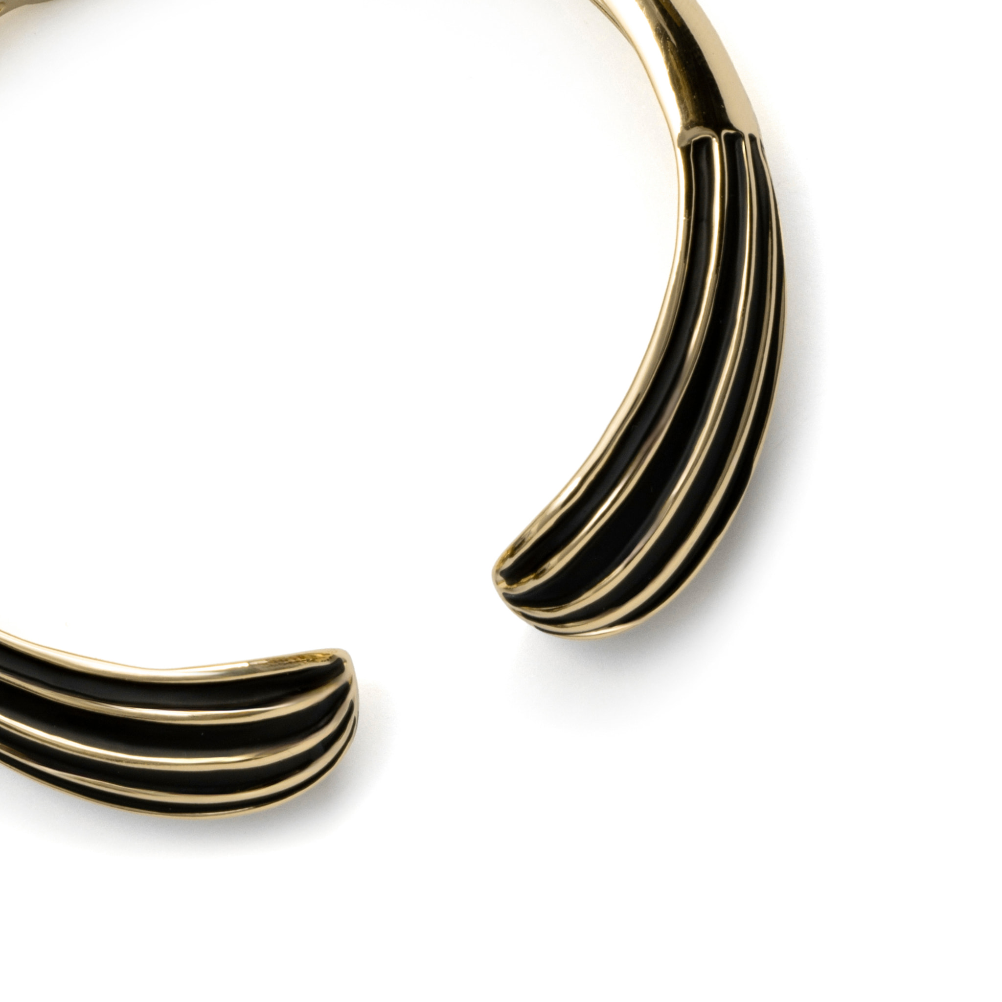 Collar de Lacado Negro acabado en oro amarillo de 18k