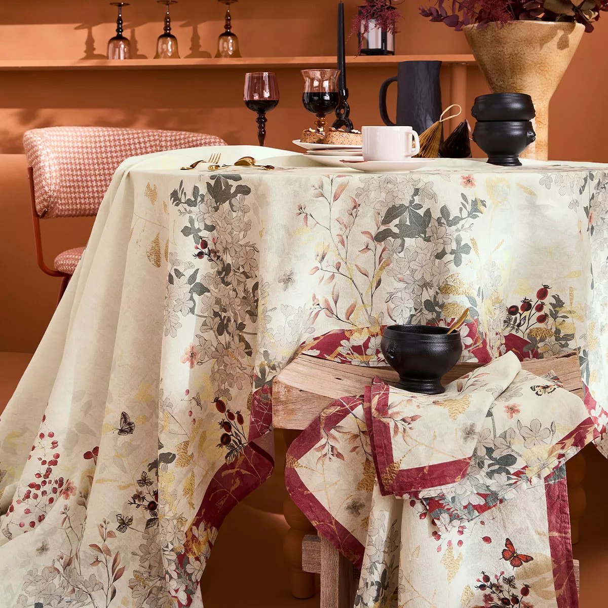 Serviette lin & coton lavé 150 g/m² imprimé beige bordeaux Vintage flowers cranberry