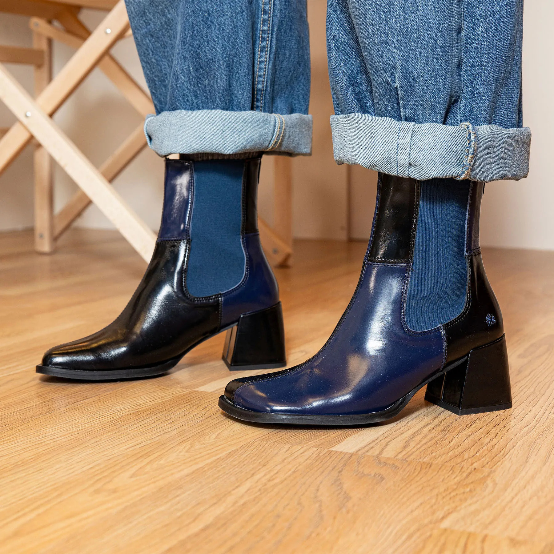 Botines 1707 NAPPA SHINNY NAVY-BLACK/ VERONA color Navy-black