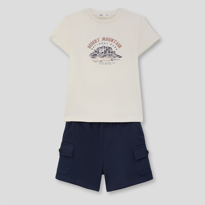 Conjunto Camiseta con Estampado Desert Mountain y Shorts Cargo con Bolsillos Laterales | Color: Crudo | Street Monkey