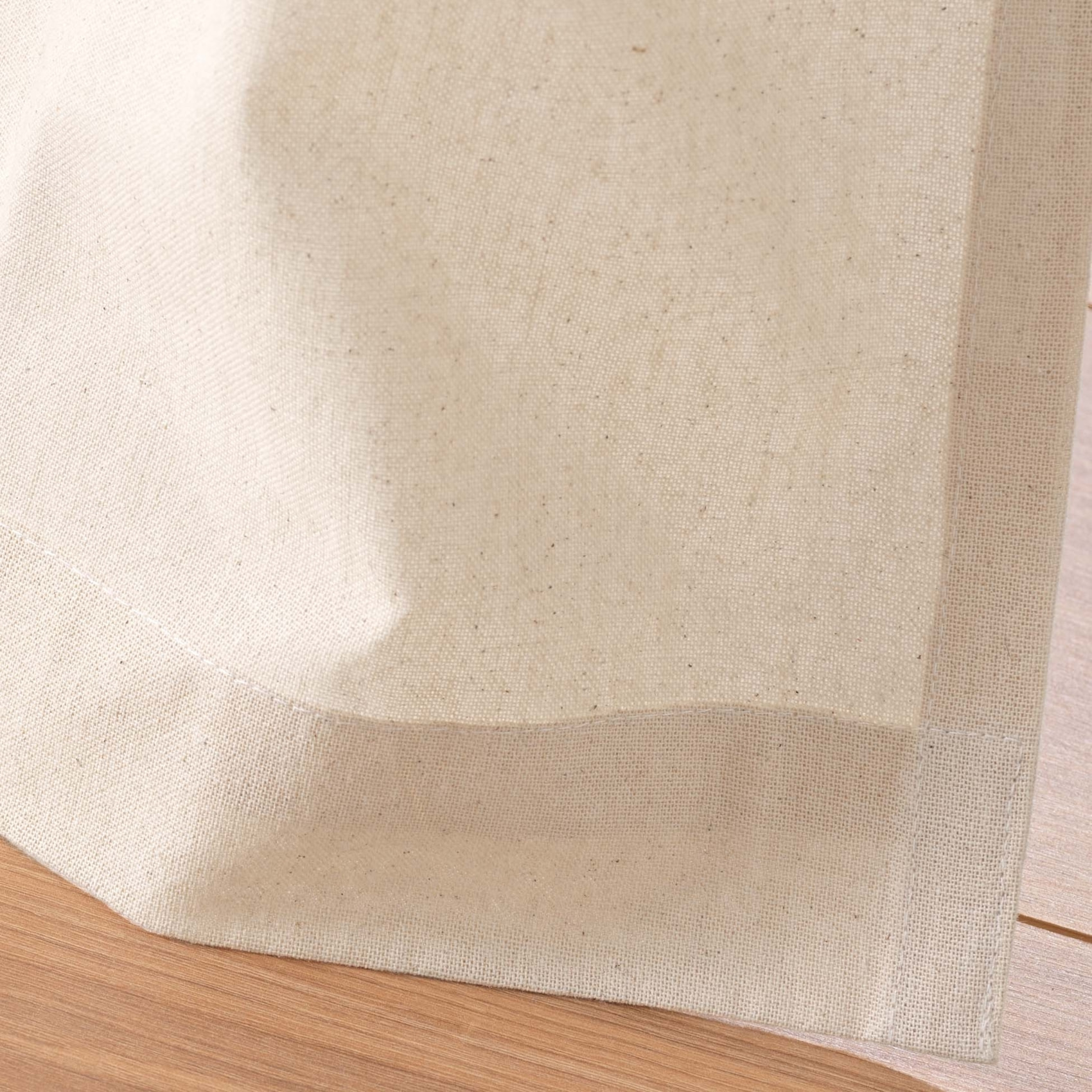 Rideau à œillets en poly-coton avec bande brodée - Naturel