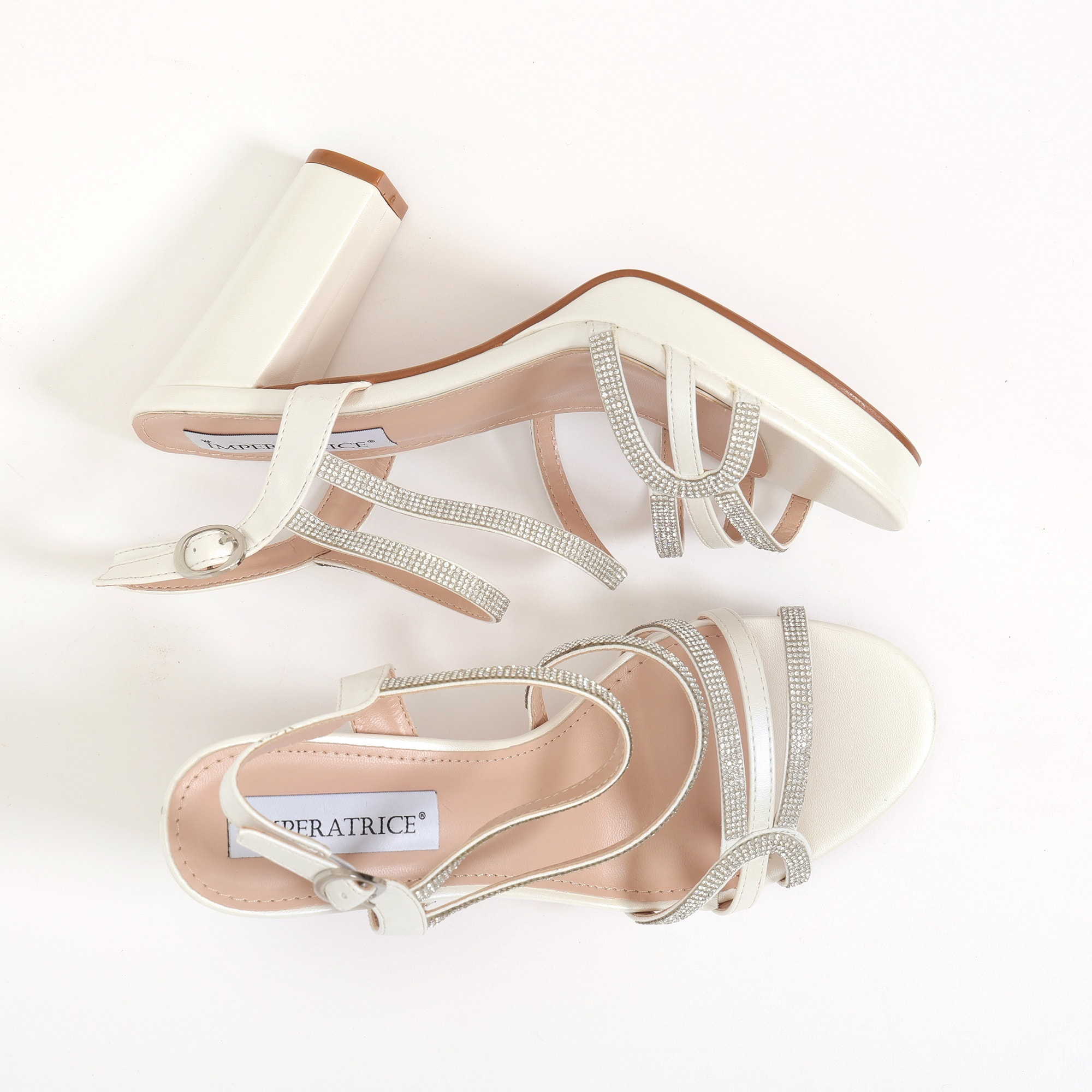 Sandali in simil pelle con tacco alto comodo e fasce ricoperte di strass