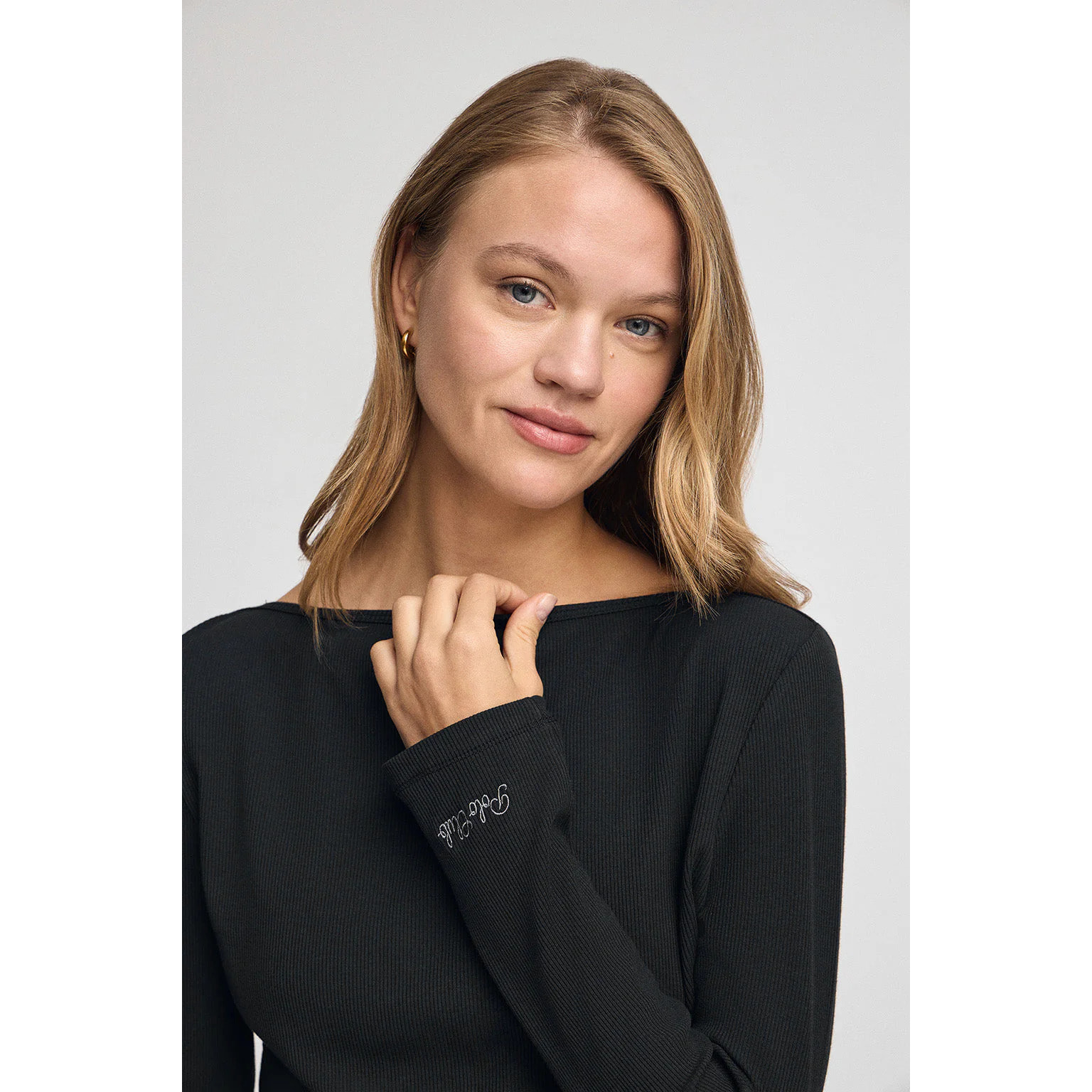 Camiseta negra de manga larga y cuello barco Polo Club