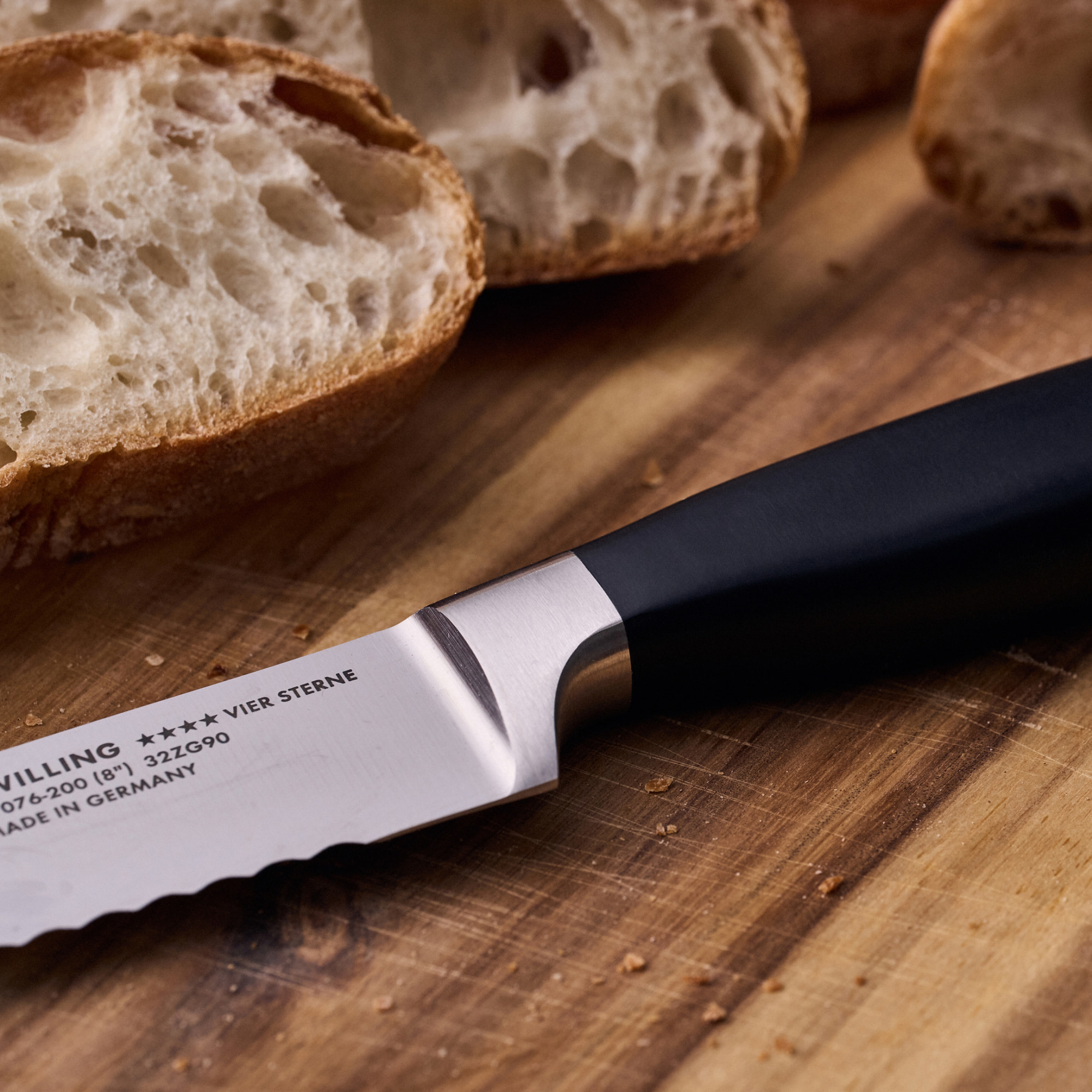 Couteau à pain 20 cm, Tranchant en dents de scie