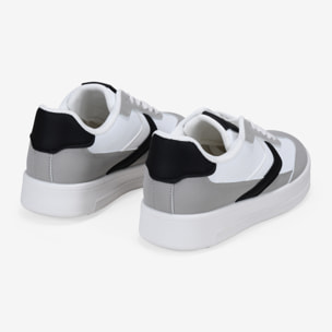 Zapatillas deportivas blancas con cordones