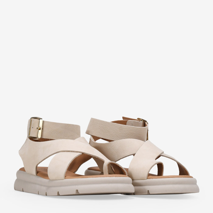 Sandalias de dedo blancas en piel con hebilla