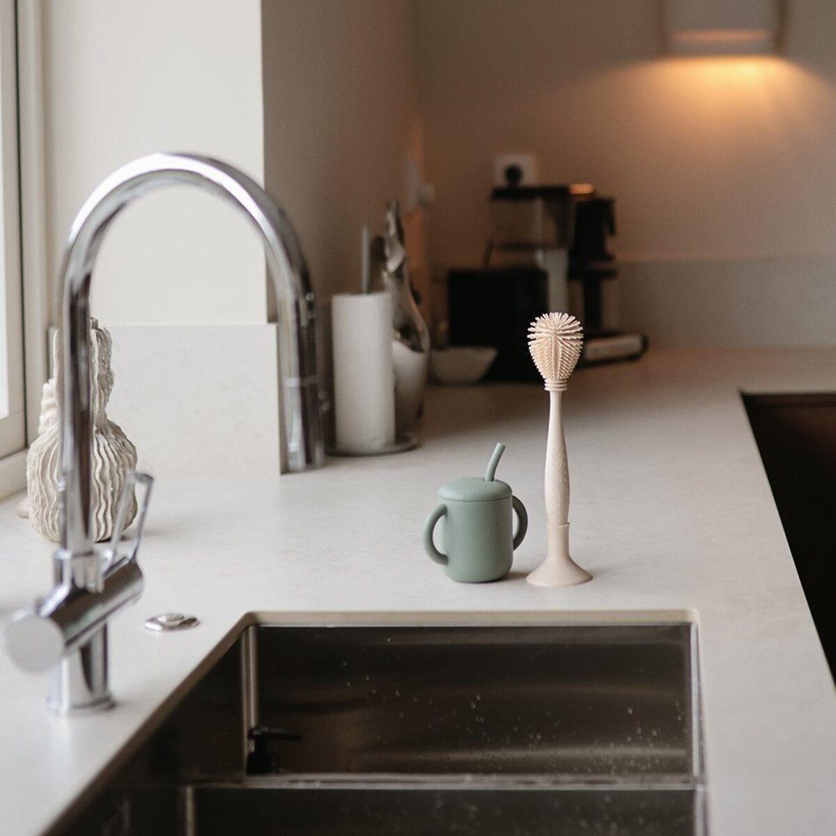 Mushie Cepillo Silicona Para Biberón Solid