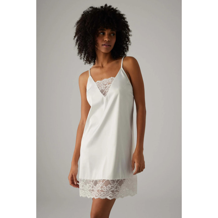 Camicia da notte da sposa in raso avorio con finiture in pizzo