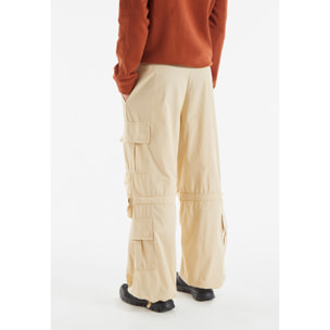 Pantaloni cargo con doppie tasche e coulisse intermedia