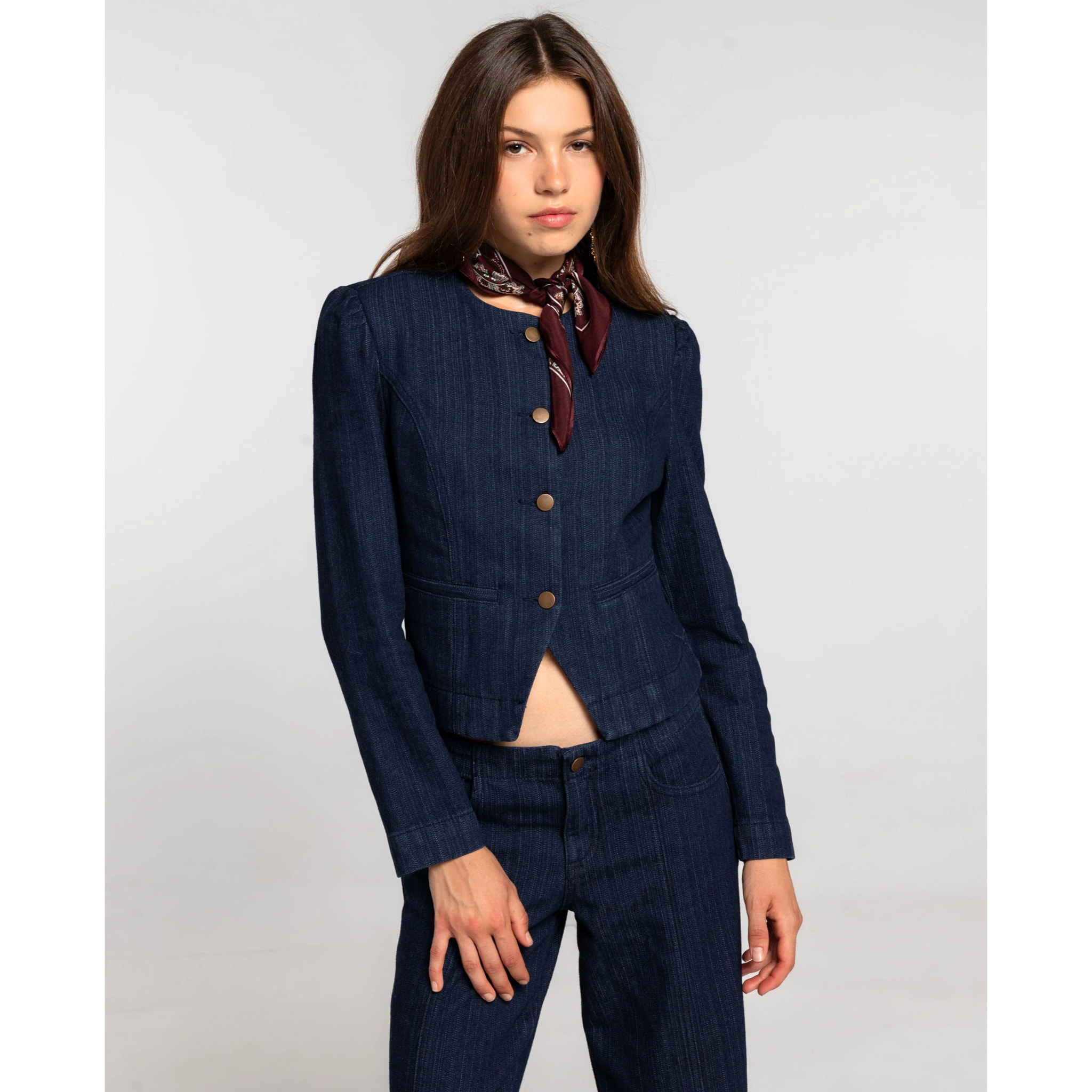 Chaqueta de mujer entallada con hombreras