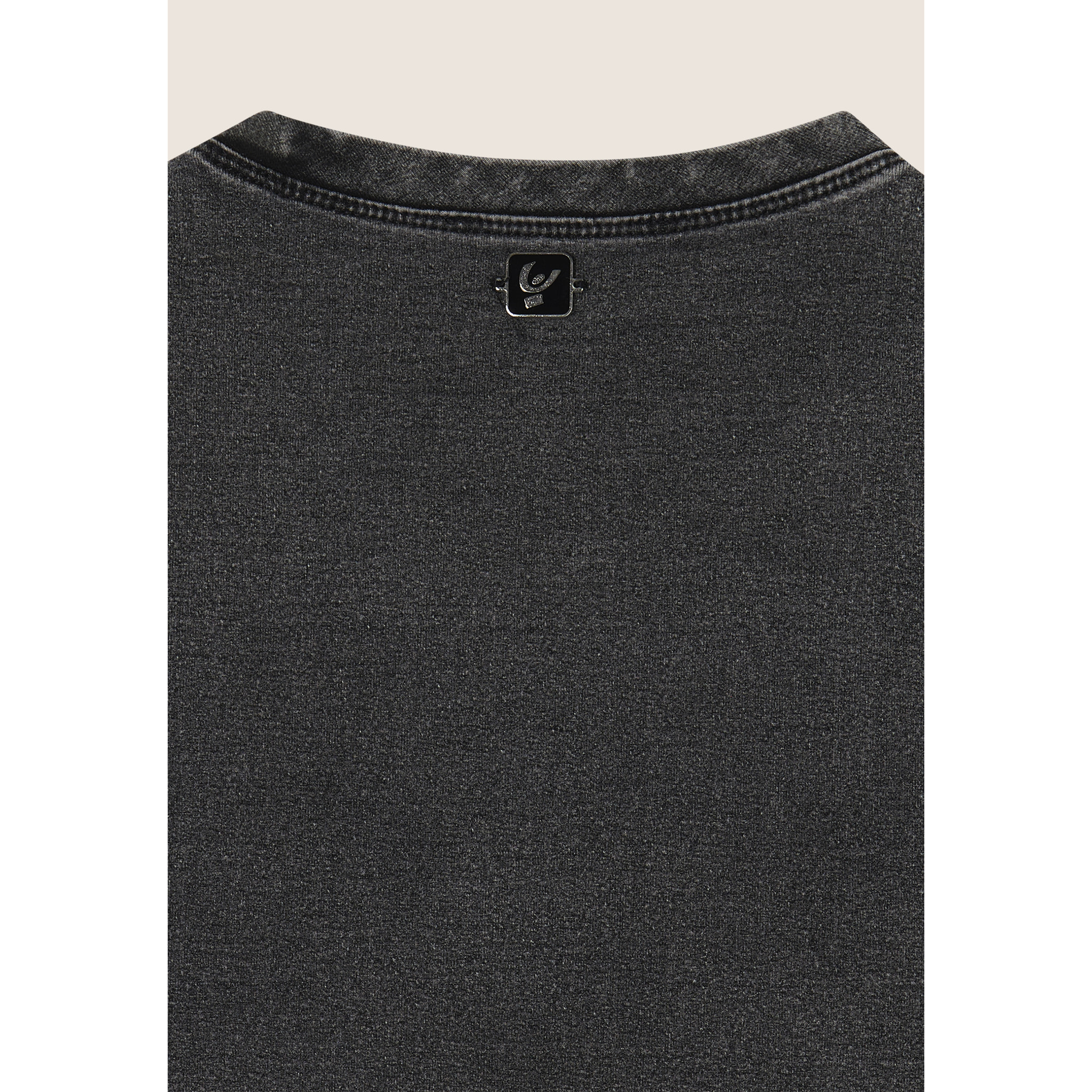 Top cropped effetto denim decorato sulle spalle
