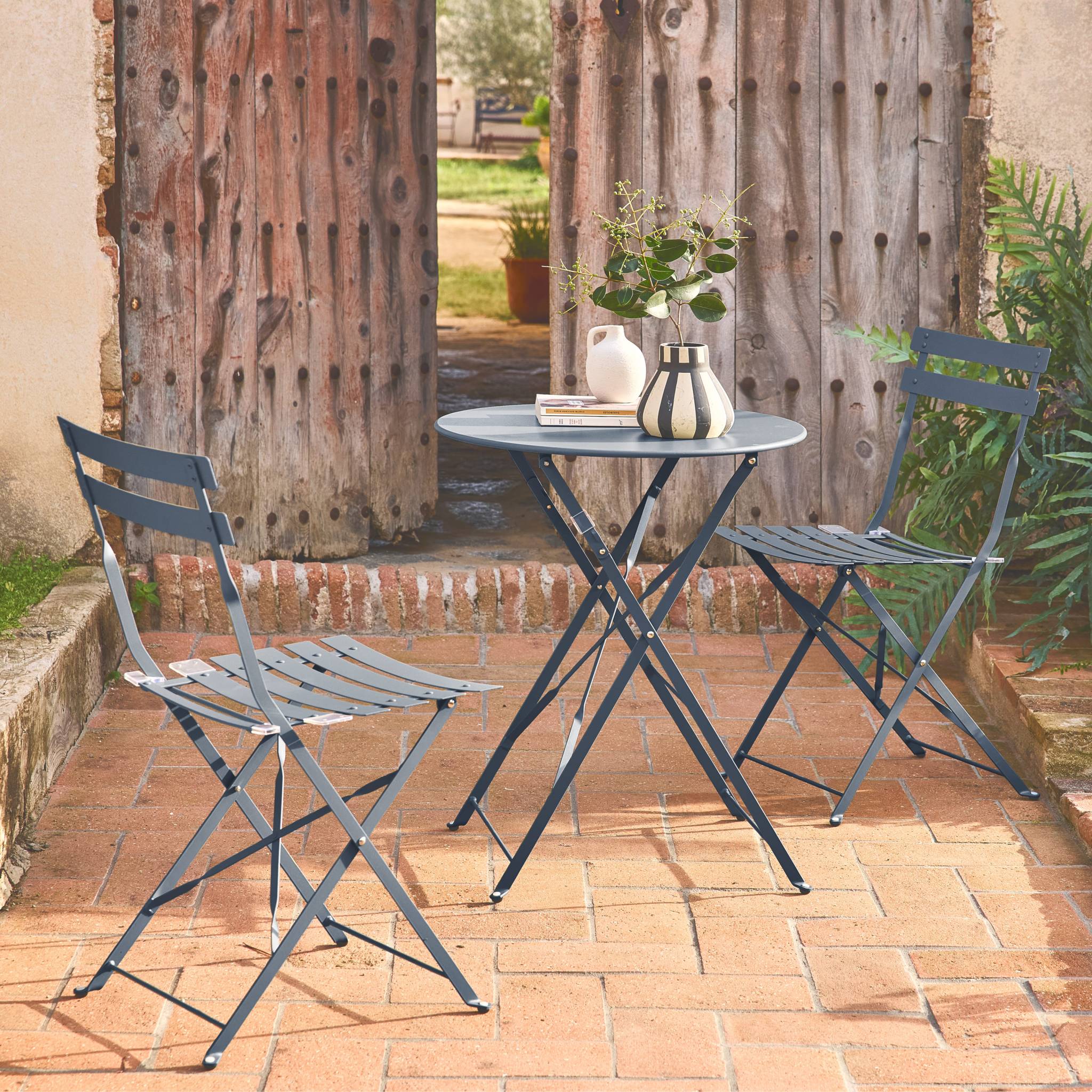 Table de jardin bistrot pliante métal + 2 assises bleu grisé Ø60 x 70cm. acier thermolaqué