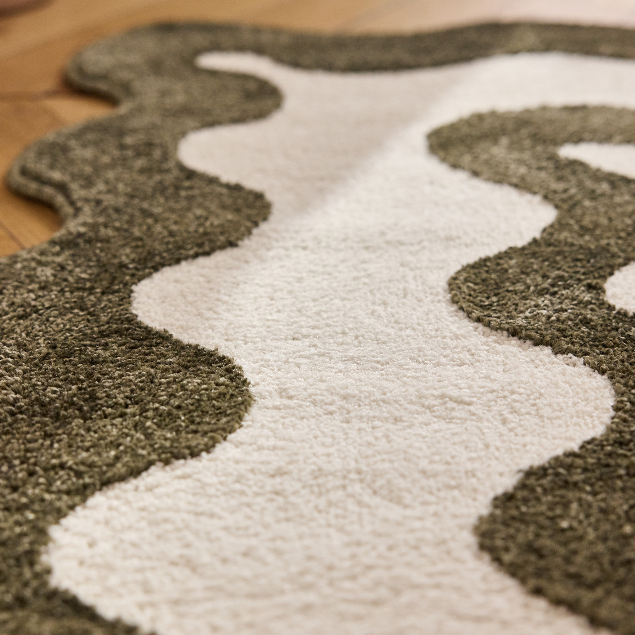 PANTONE - Tapis vert à bords festonnés TERRA DEL SOL