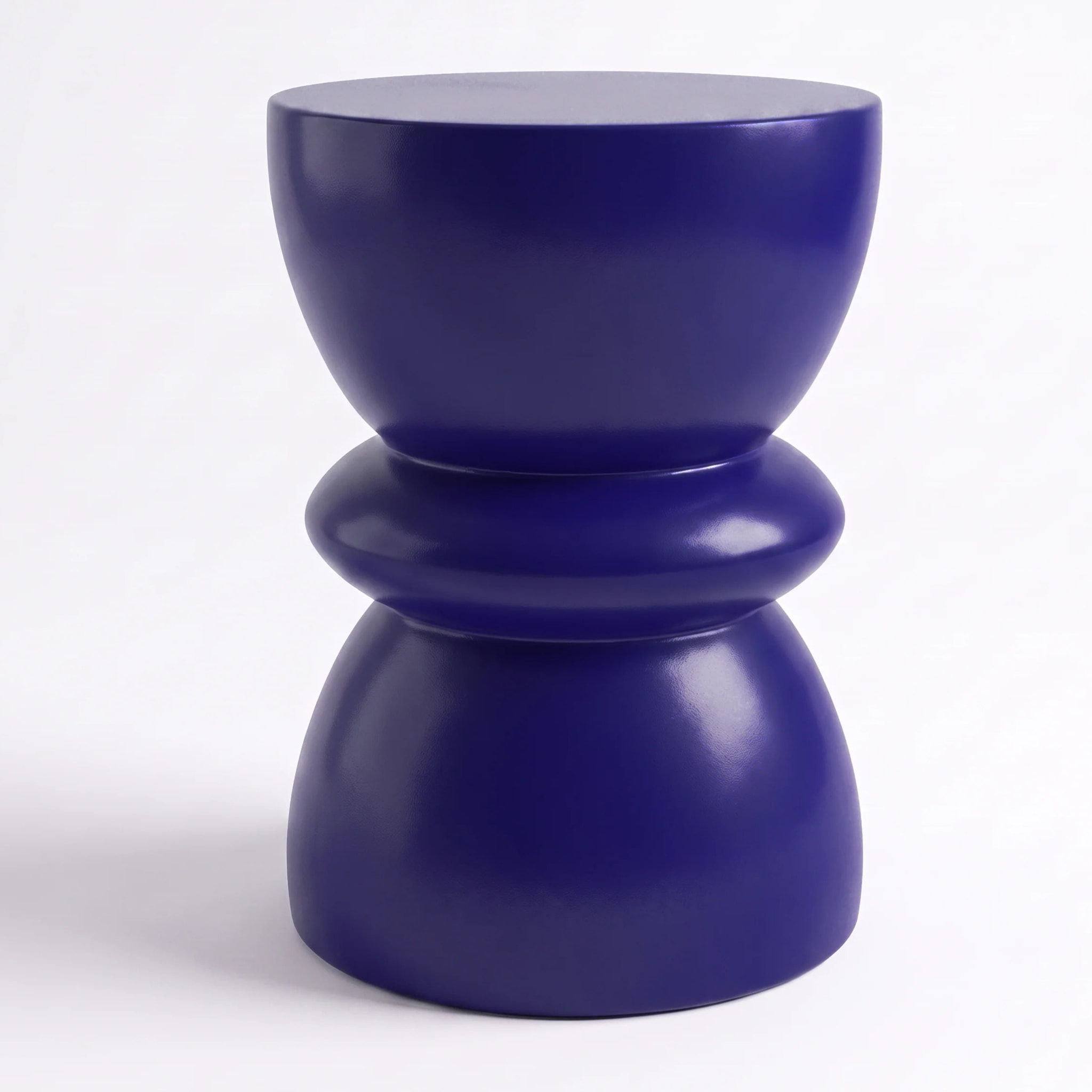 Table d'appoint ronde bleu roi en fibre d'argile effet béton D35 cm - Maupiti