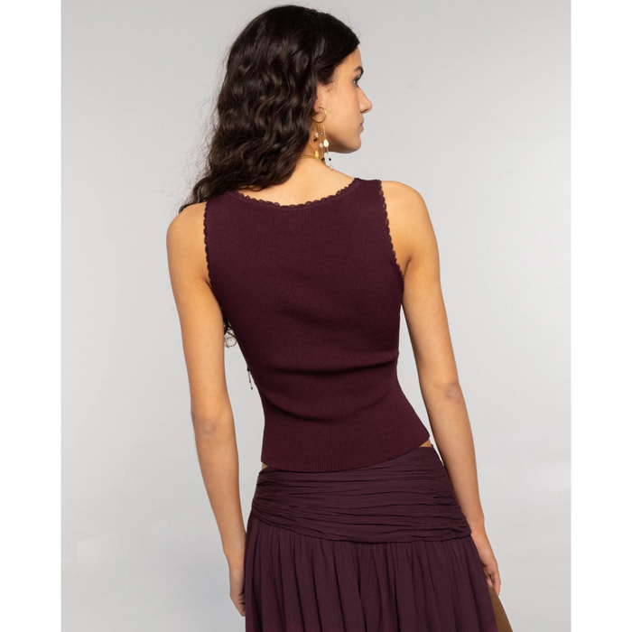 Top de punto con detalles de encaje de mujer