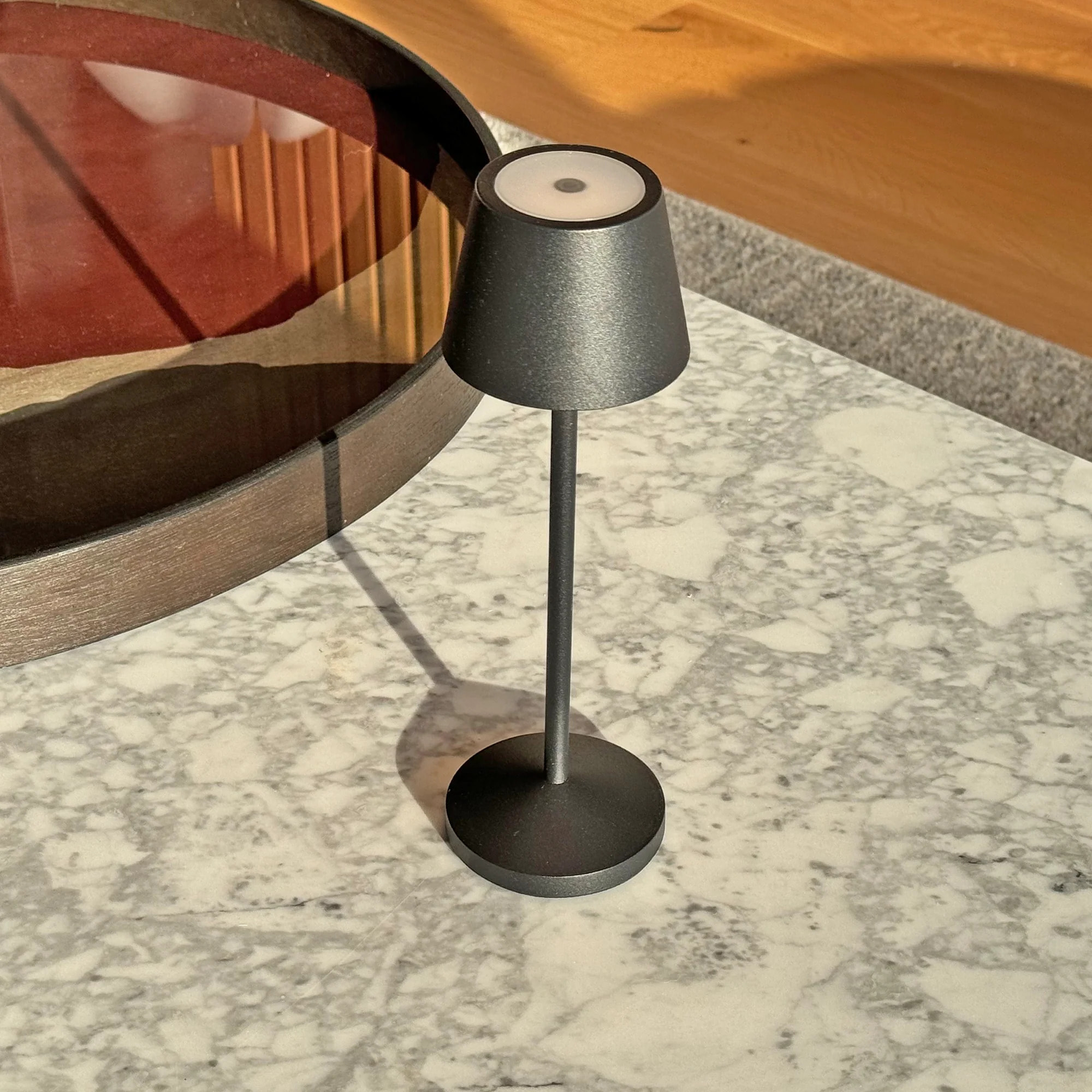 9 Lampes de table EMILY Noir + base de chargement