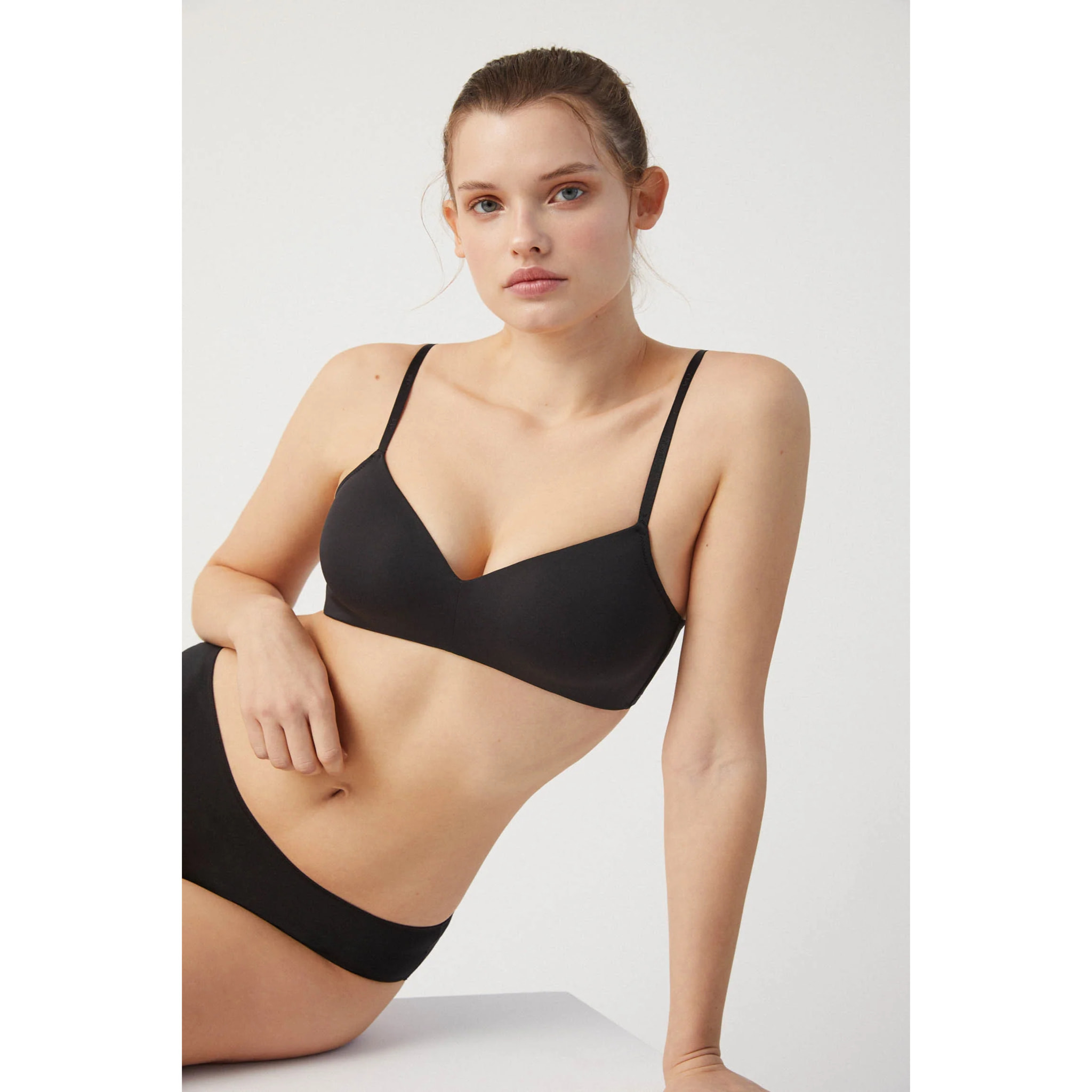 Reggiseno nero senza ferretto con push-up leggero, coppe B e C