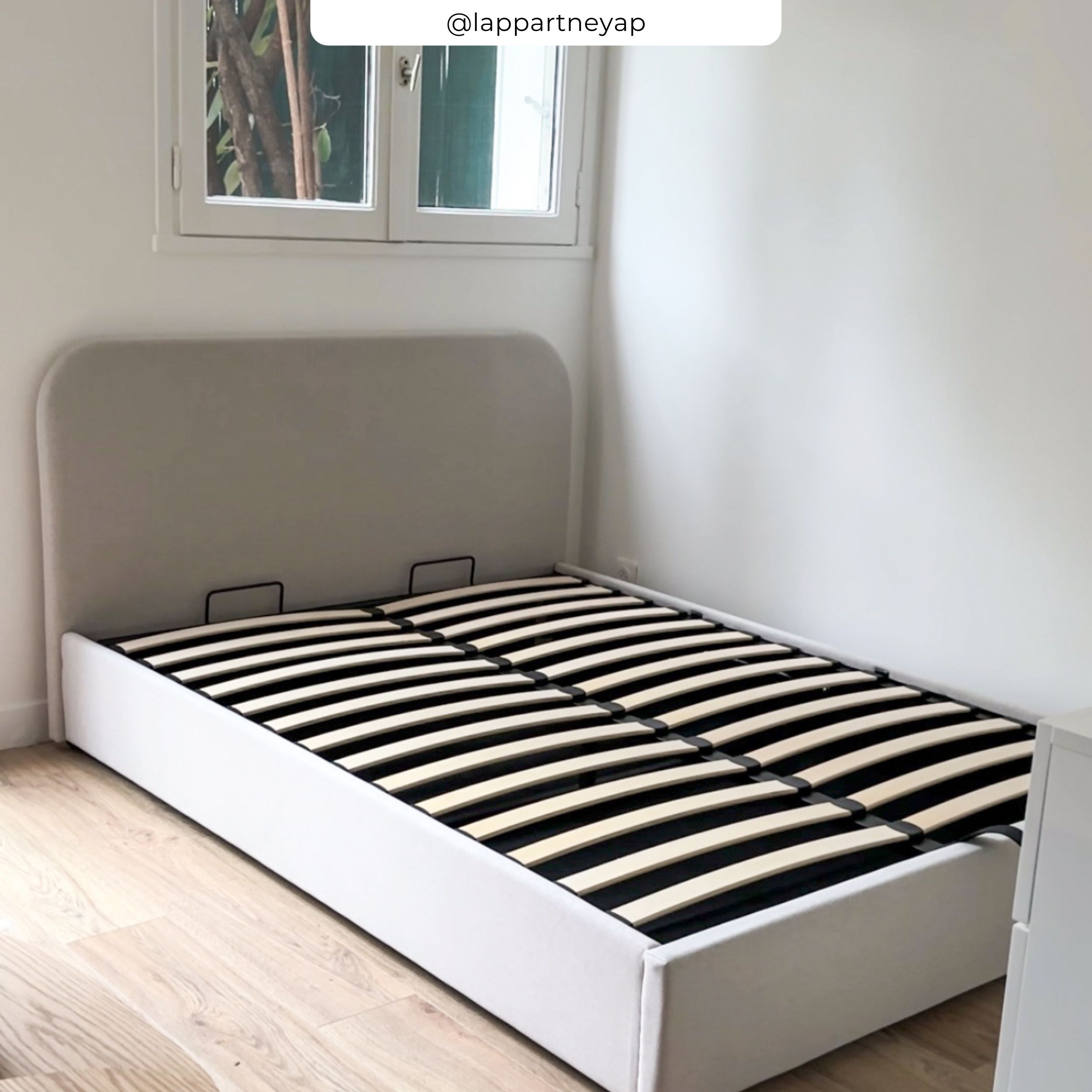 Lit double avec coffre 140x190 cm en tissu gris/beige - Tilly