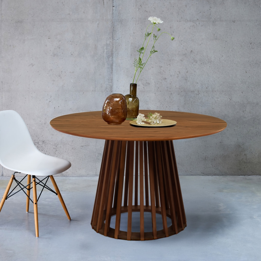 Table à manger effet bois noyer. pieds bois de sapin 4 places Ø120cm