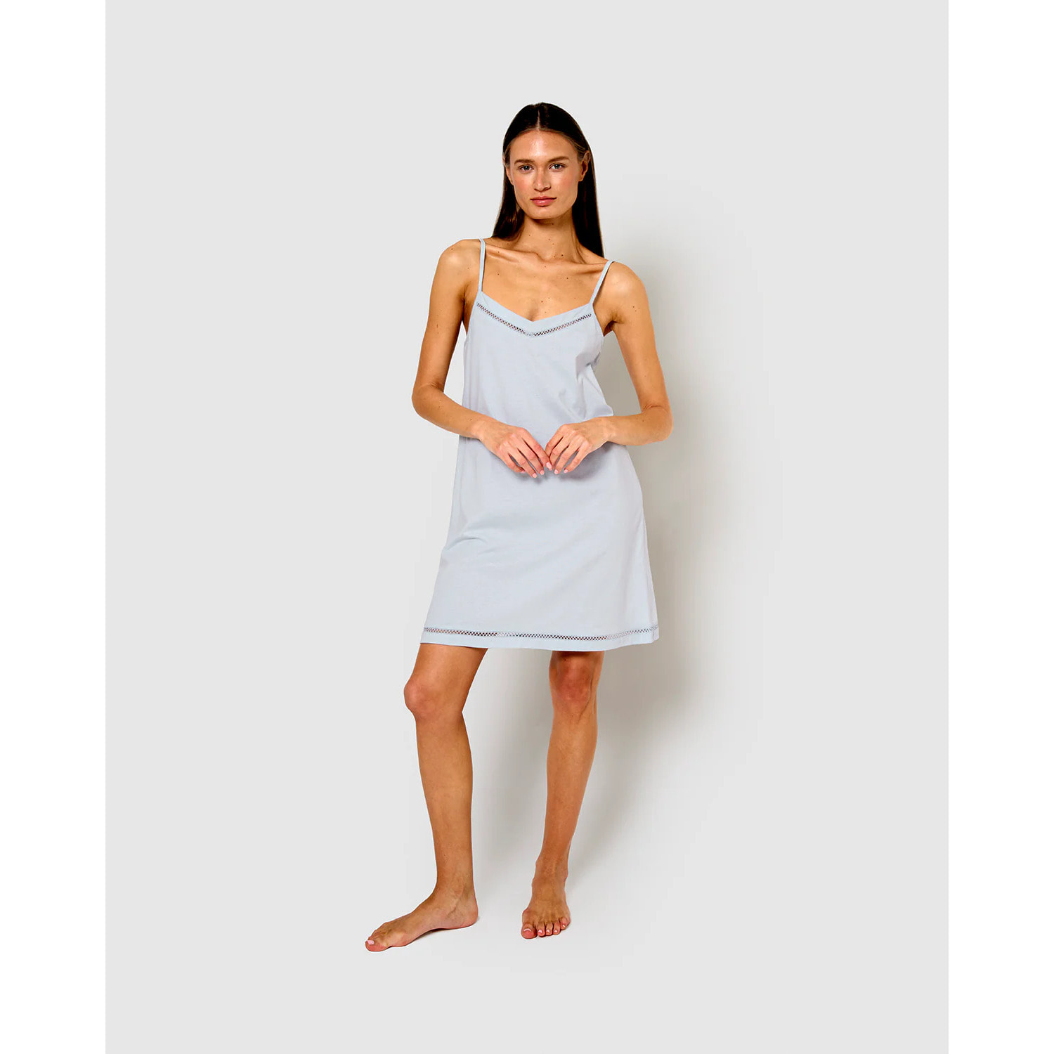 Camisón corto tirantes vainica celeste