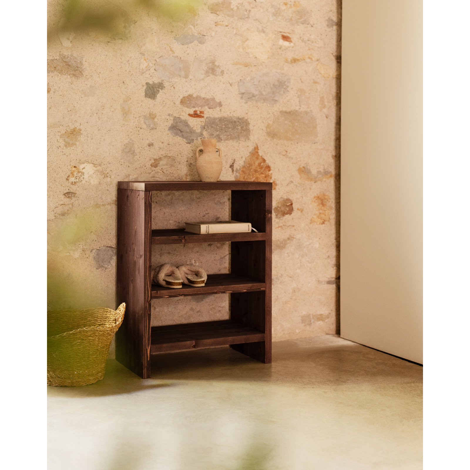 Estantería zapatero de madera maciza tono nogal 80x60cm Alto: 80 Largo: 60 Ancho: 35