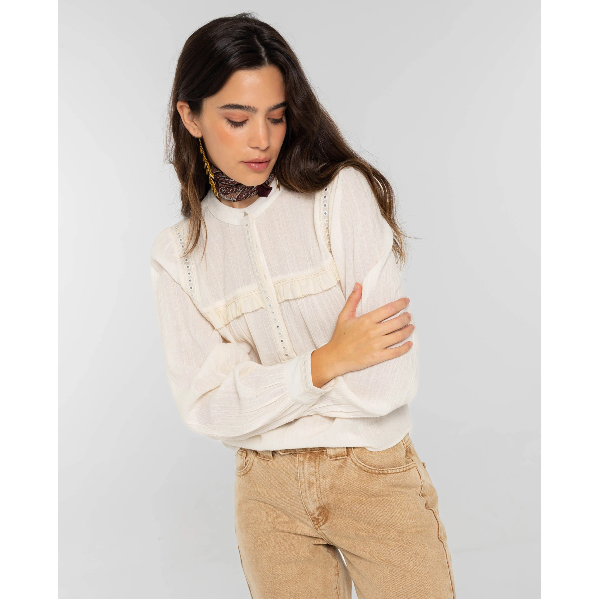 Blusa holgada con bordados