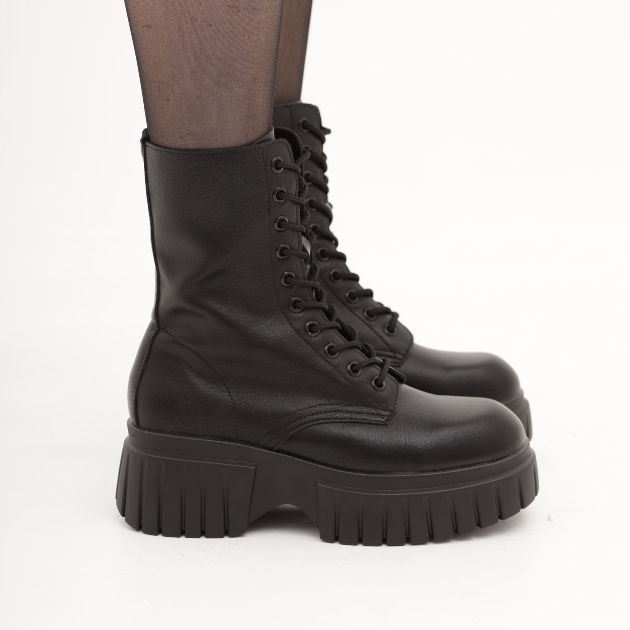 ANFIBIO 10 BUCHI PLATFORM NERO