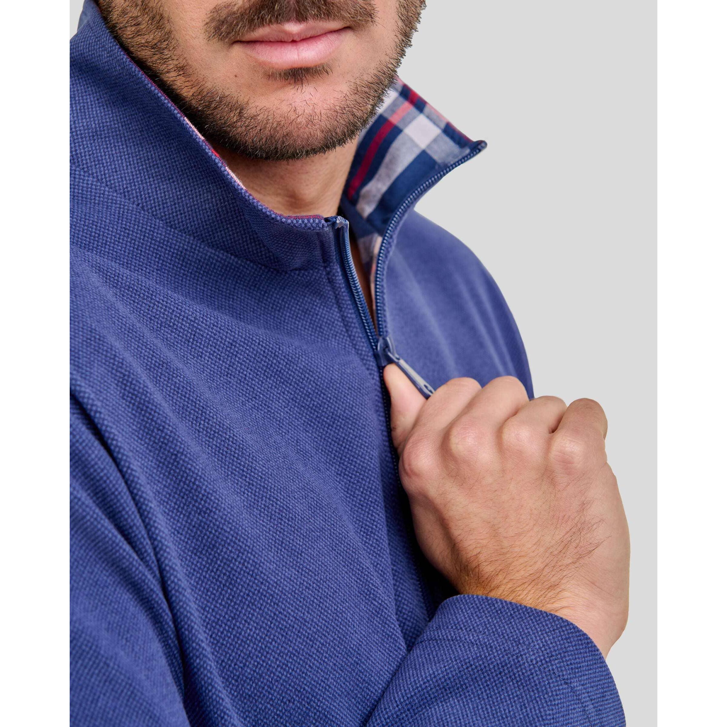 Pijama hombre parte superior tejido liso, abierto con cremallera, manga larga y pantalón largo estampado y bolsillos laterales