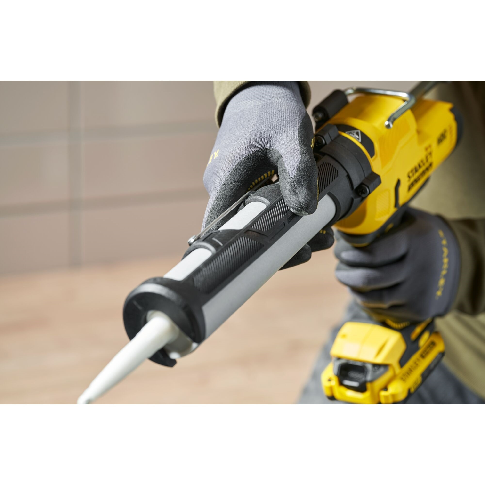 STANLEY FATMAX V20 Pistolet à mastic 18V - SFMCE600B-XJ - Livré Sans Batterie