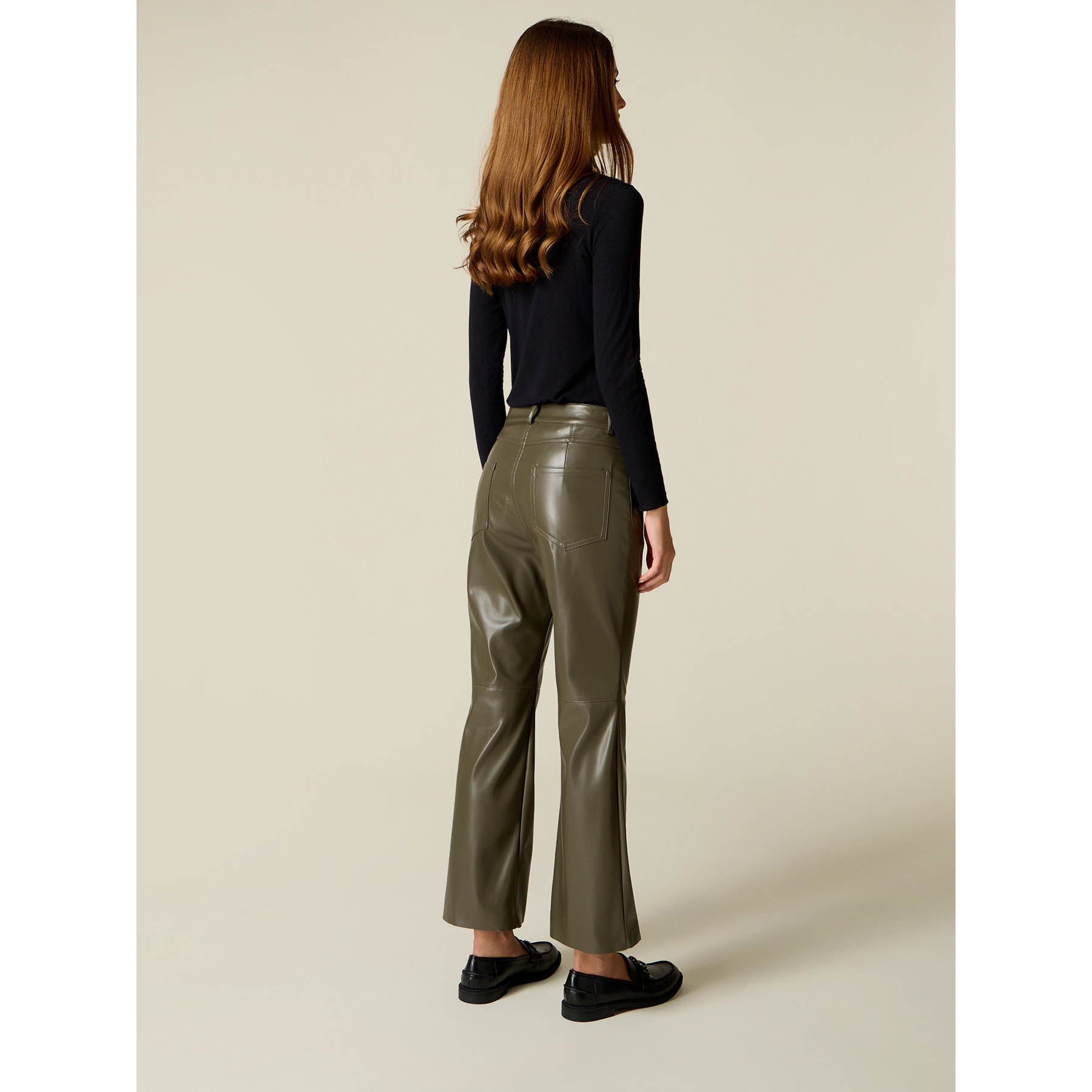 Oltre - Pantaloni flare in tessuto spalmato - Verde militare