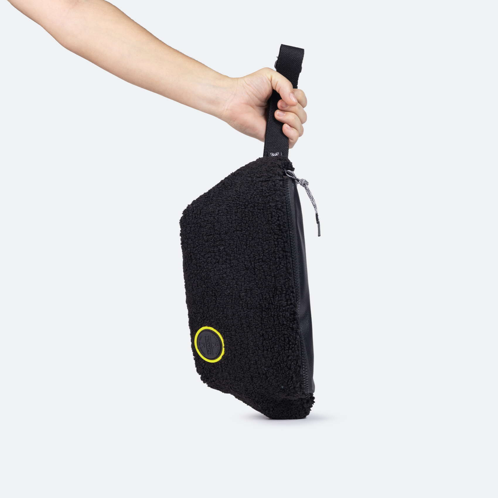 DEEP FW24 FANNYPACK BLACK