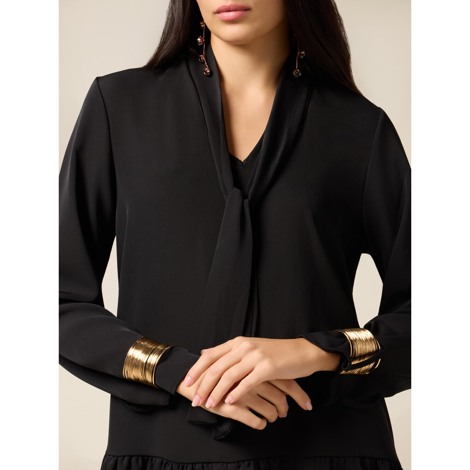 Oltre - Vestido evasé con brazaletes dorados - Negro