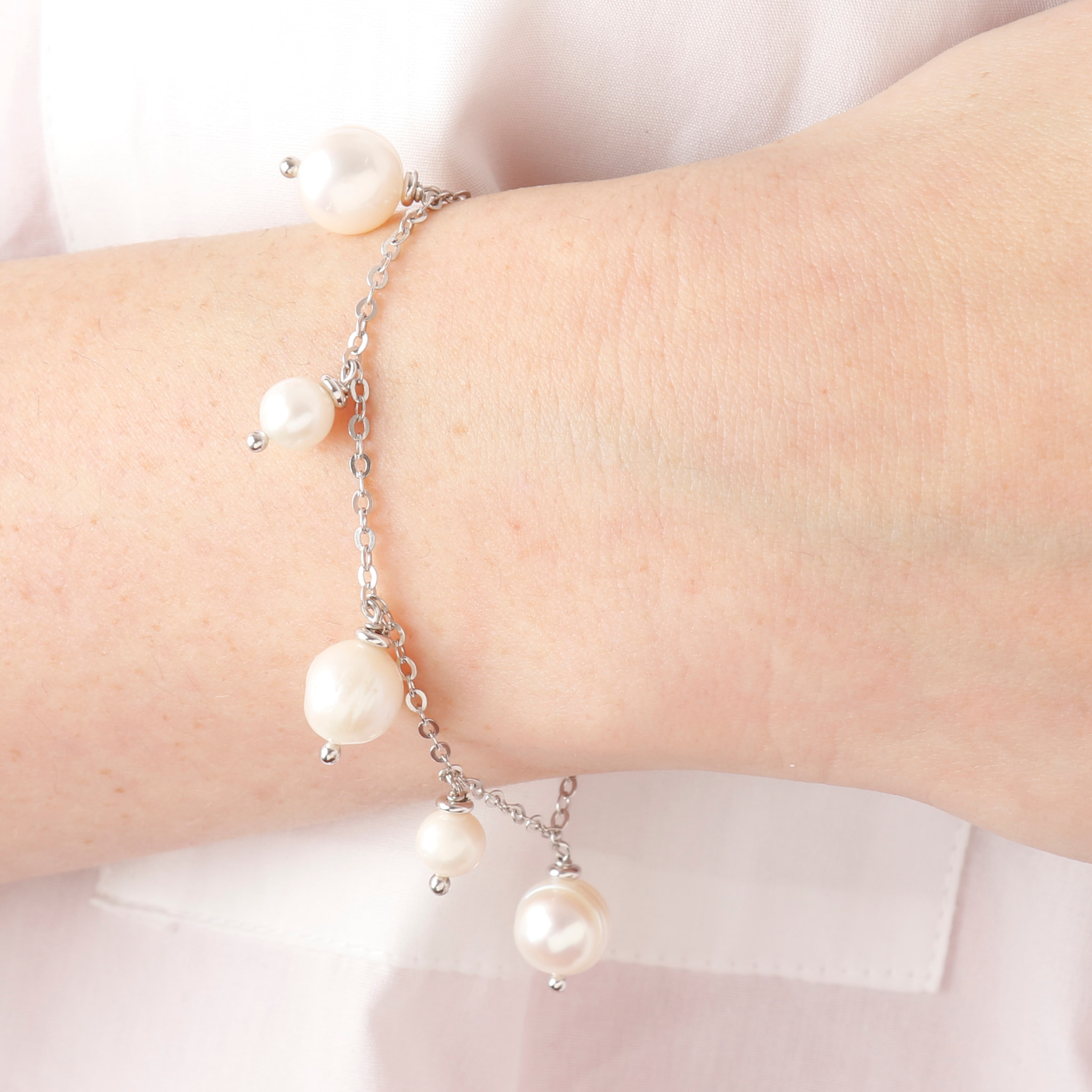 PERLAVIVA - Bracciale Catena Rolo in Argento 925 con Charms in Perle d'Acqua Dolce Bianche Ø 7-9 mm