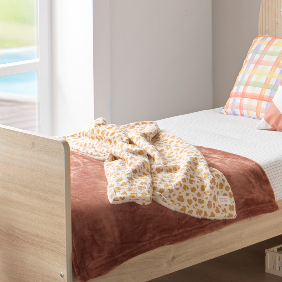 Couverture bébé léopard en gaze de coton et sherpa
