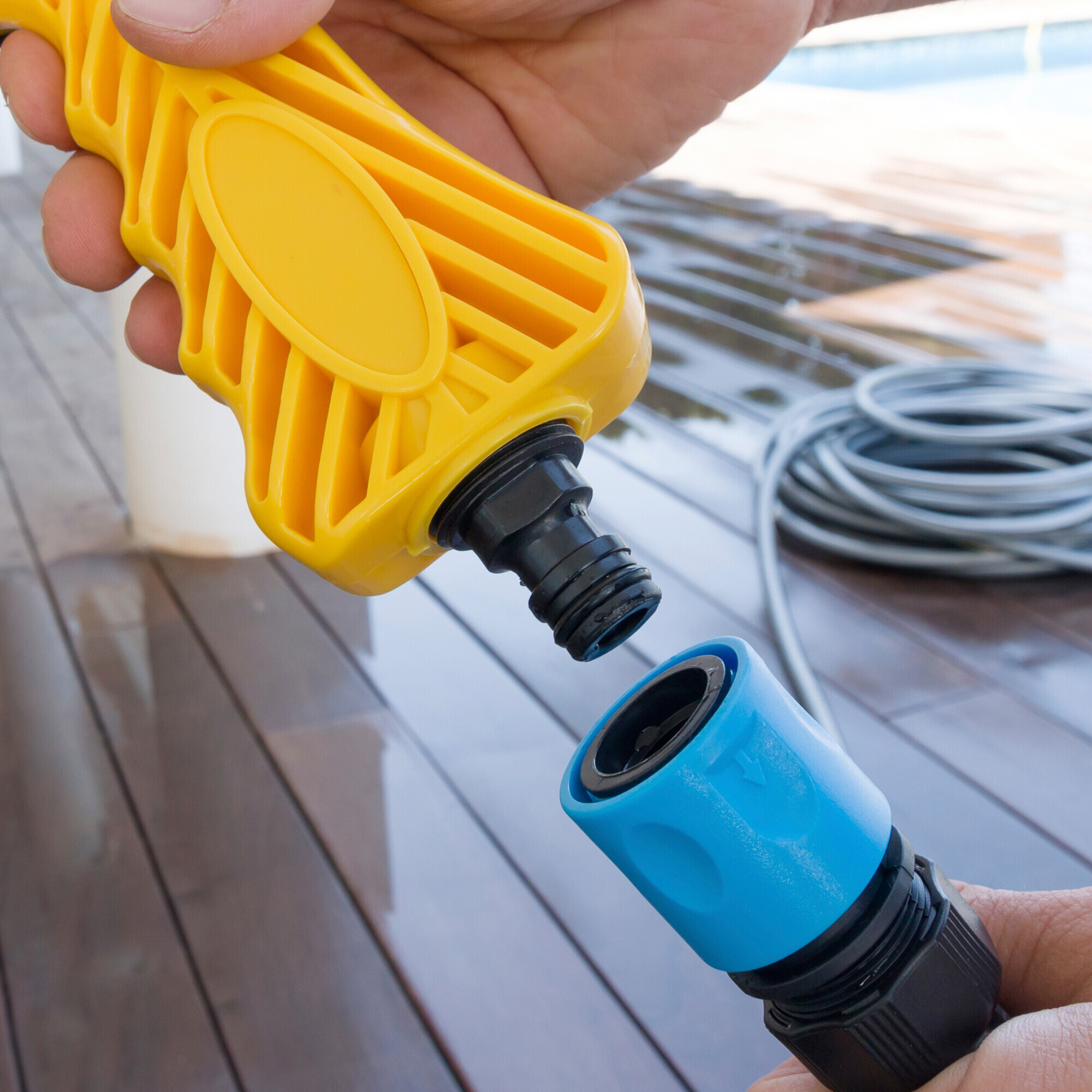 Pistola ad acqua a pressione con 8 in 1 serbatoio InnovaGoods - giallo - 41 x 15 x 5,5 cm