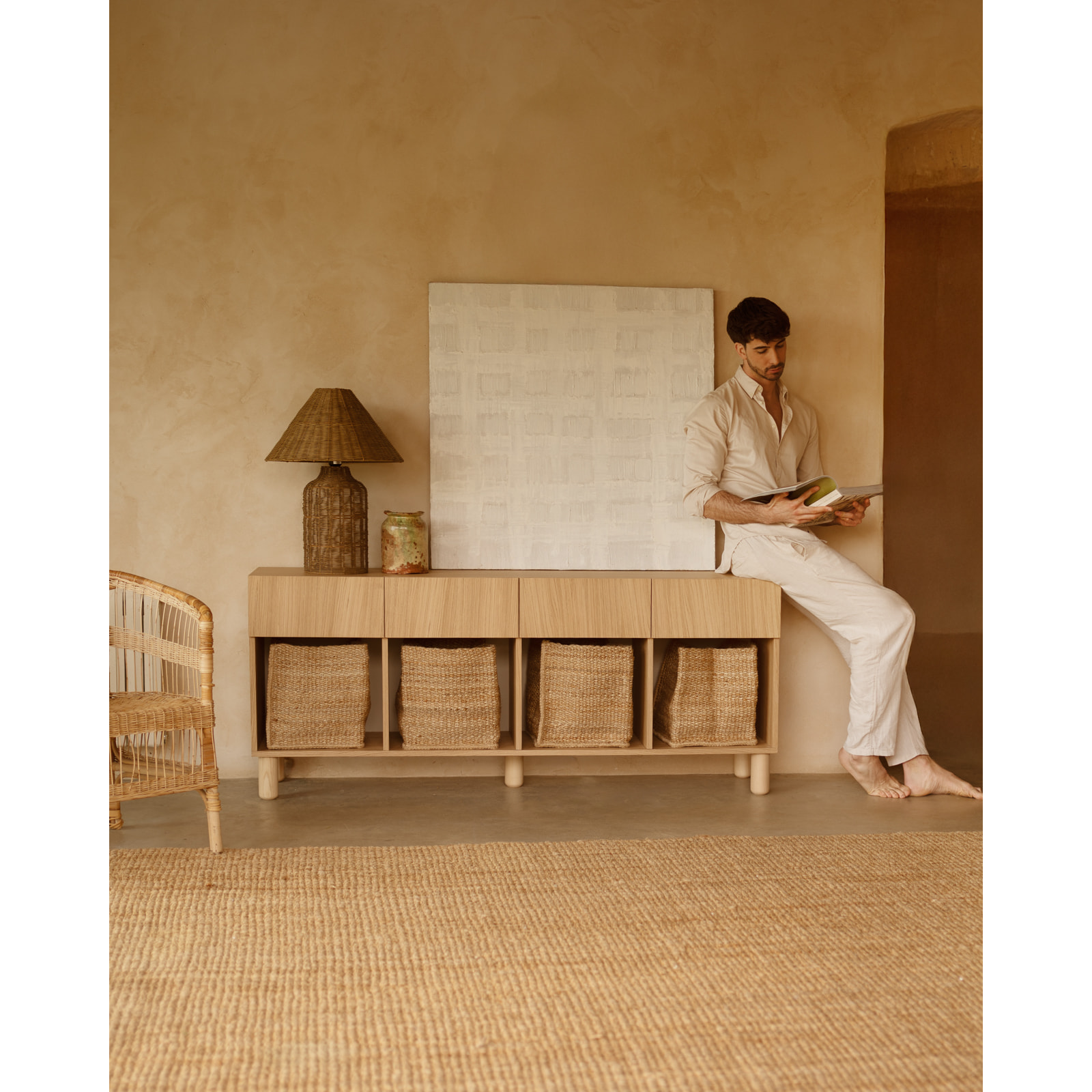 Aparador con 4 cajones de chapa de madera de roble natural de 176x40cm Alto: 75 Largo: 176 Ancho: 40