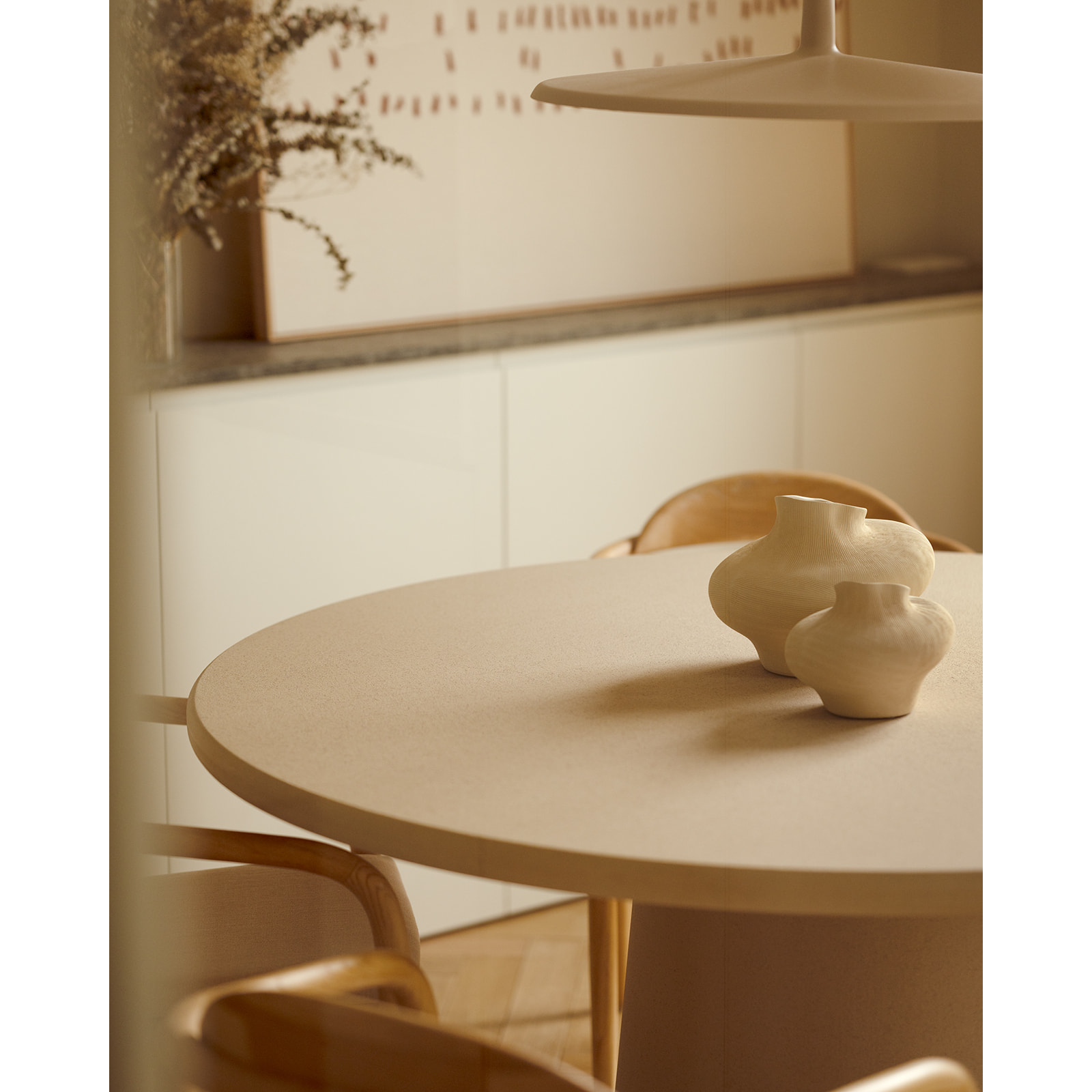 Table de salle à manger ronde en microciment ton beige en différentes tailles