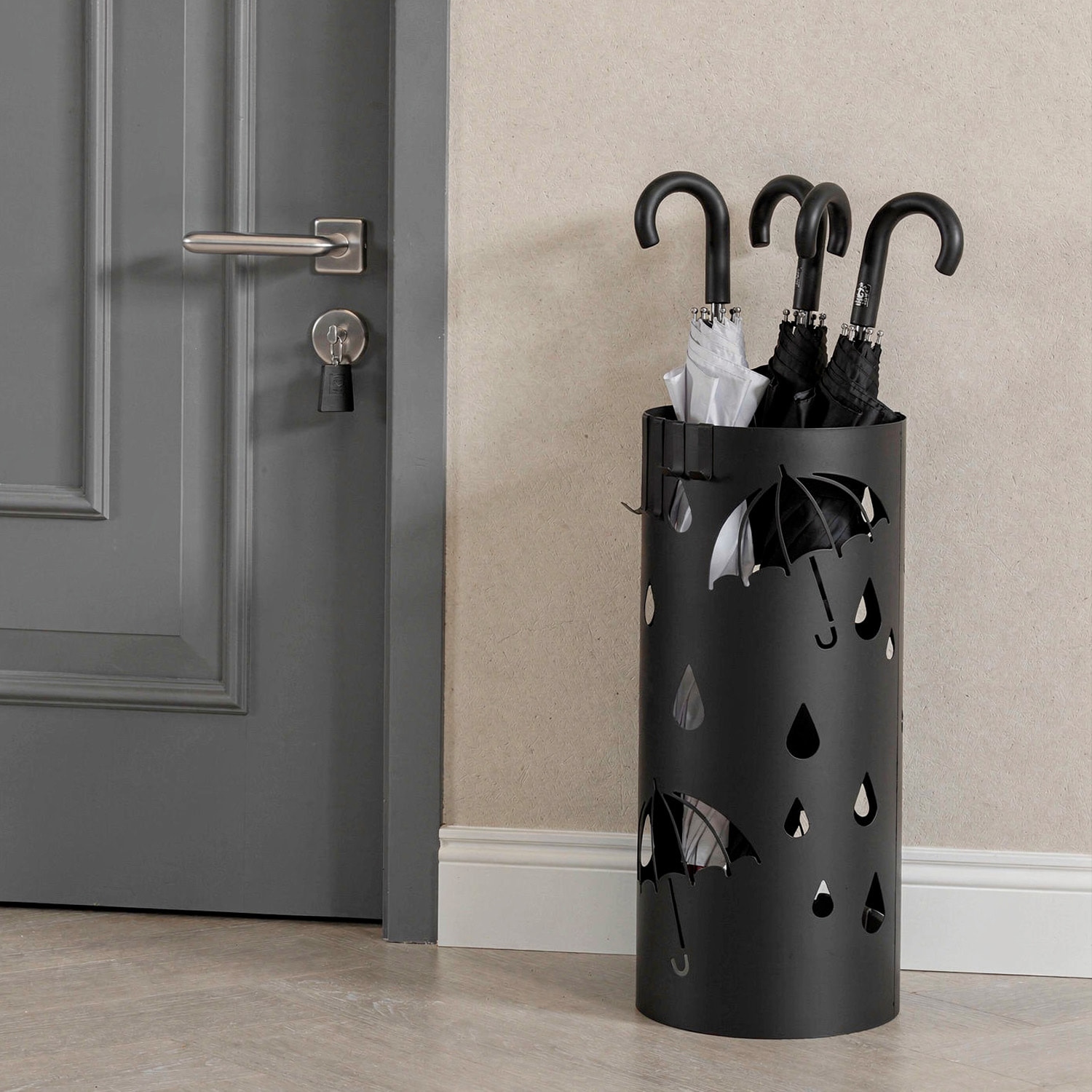Portaombrelli Rotondo In Acciaio Zincato Con Vaschetta Scolapioggia E 4 Ganci Removibili Base Antiscivolo Design Moderno Ingresso 41 x 17 Cm Nero