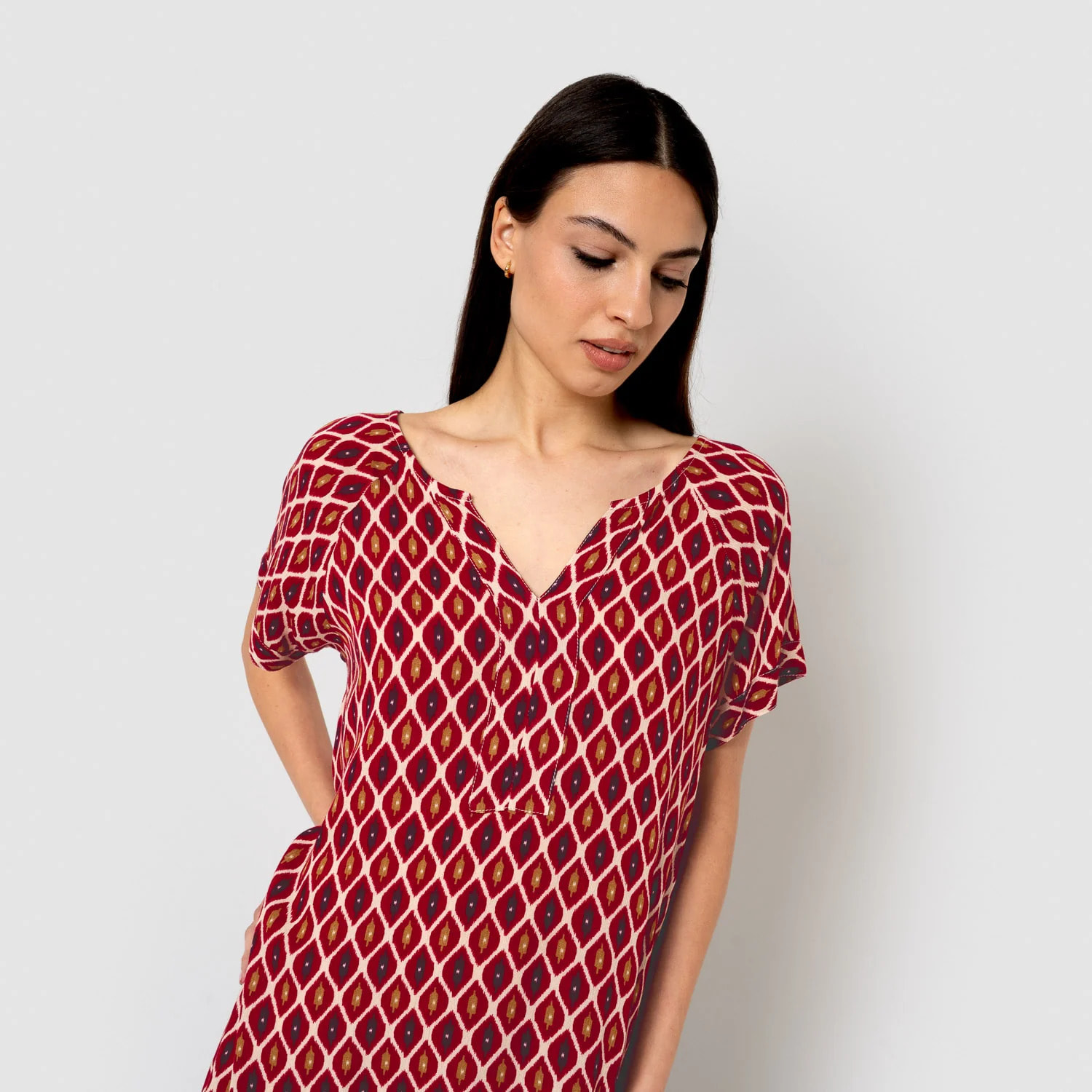 Vestido corto bambula detalles plisados cartagena burdeos