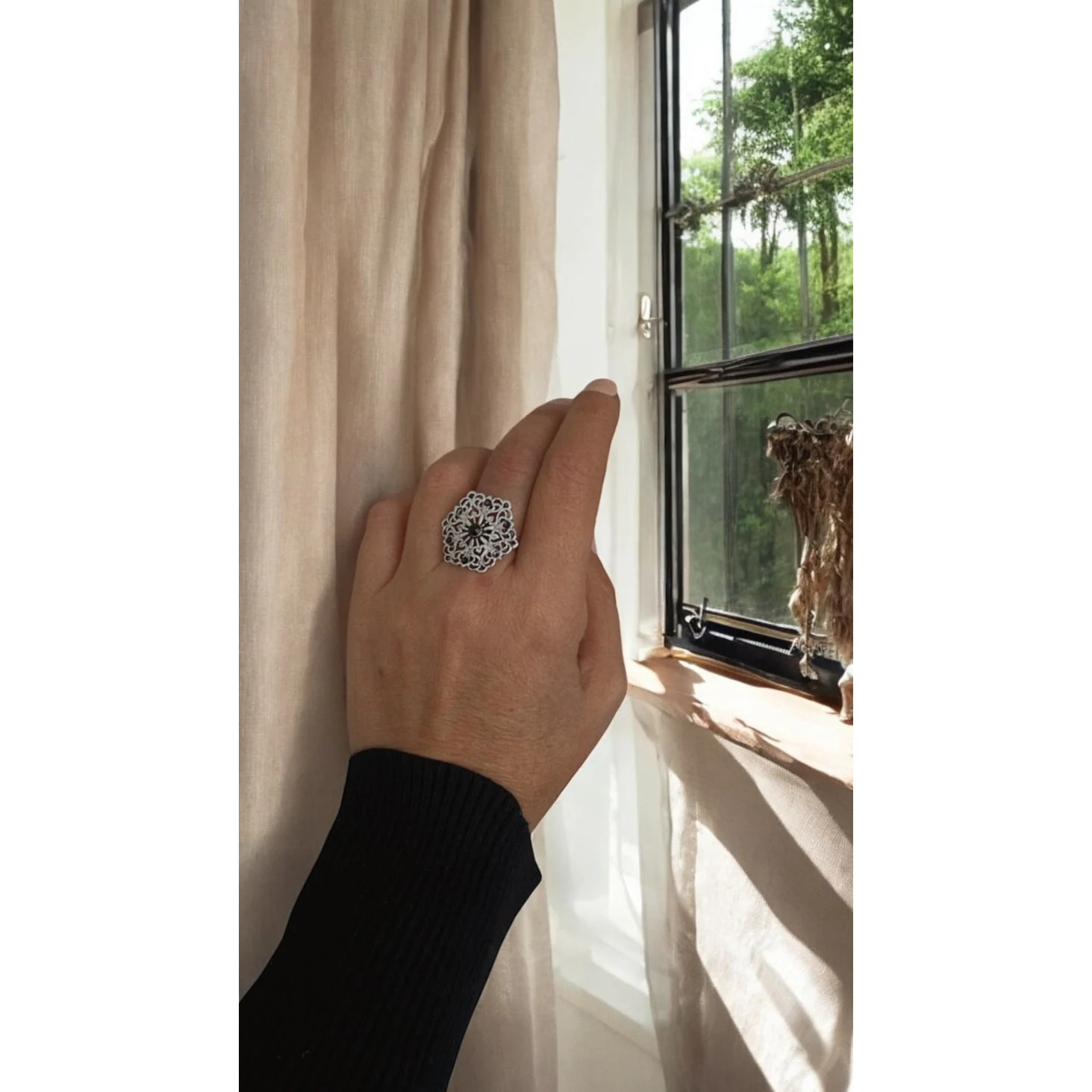 Anillo Retro cristal negro y plata envejecido chapado