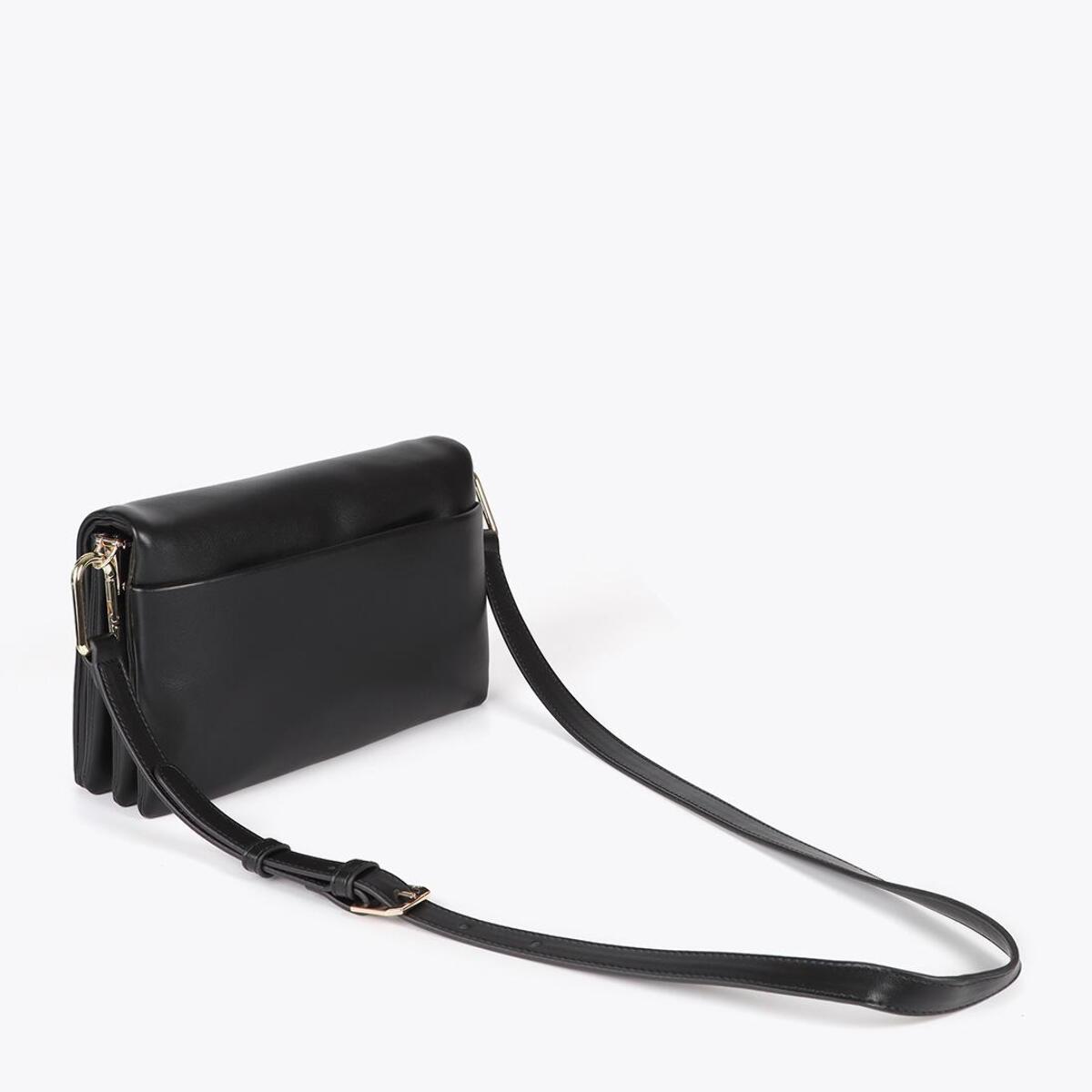 Tracolla effetto pelle con tre scomparti e patta