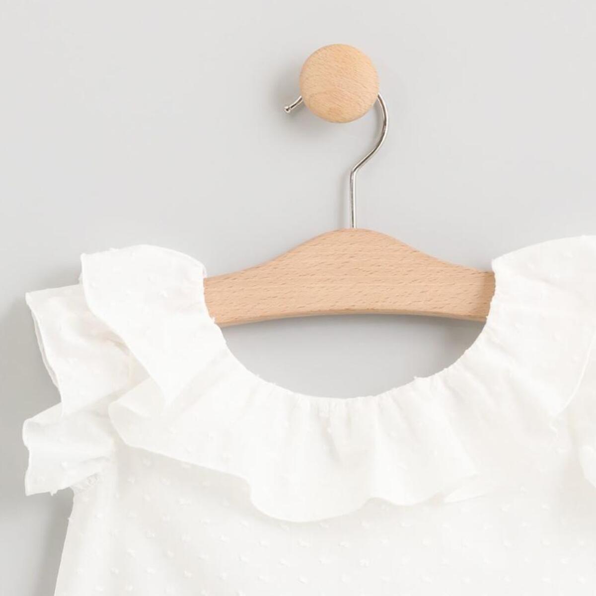 BLUSA DE PLUMETI CRUDO CON VOLANTES