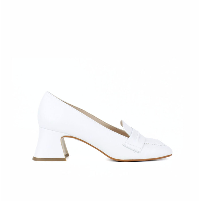 Salón casual en piel. Tacón de 4,5 cm