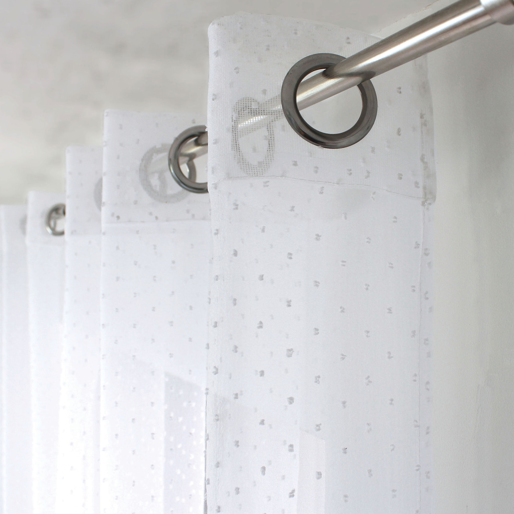 Voilage plumetis en organza avec œillets - Blanc