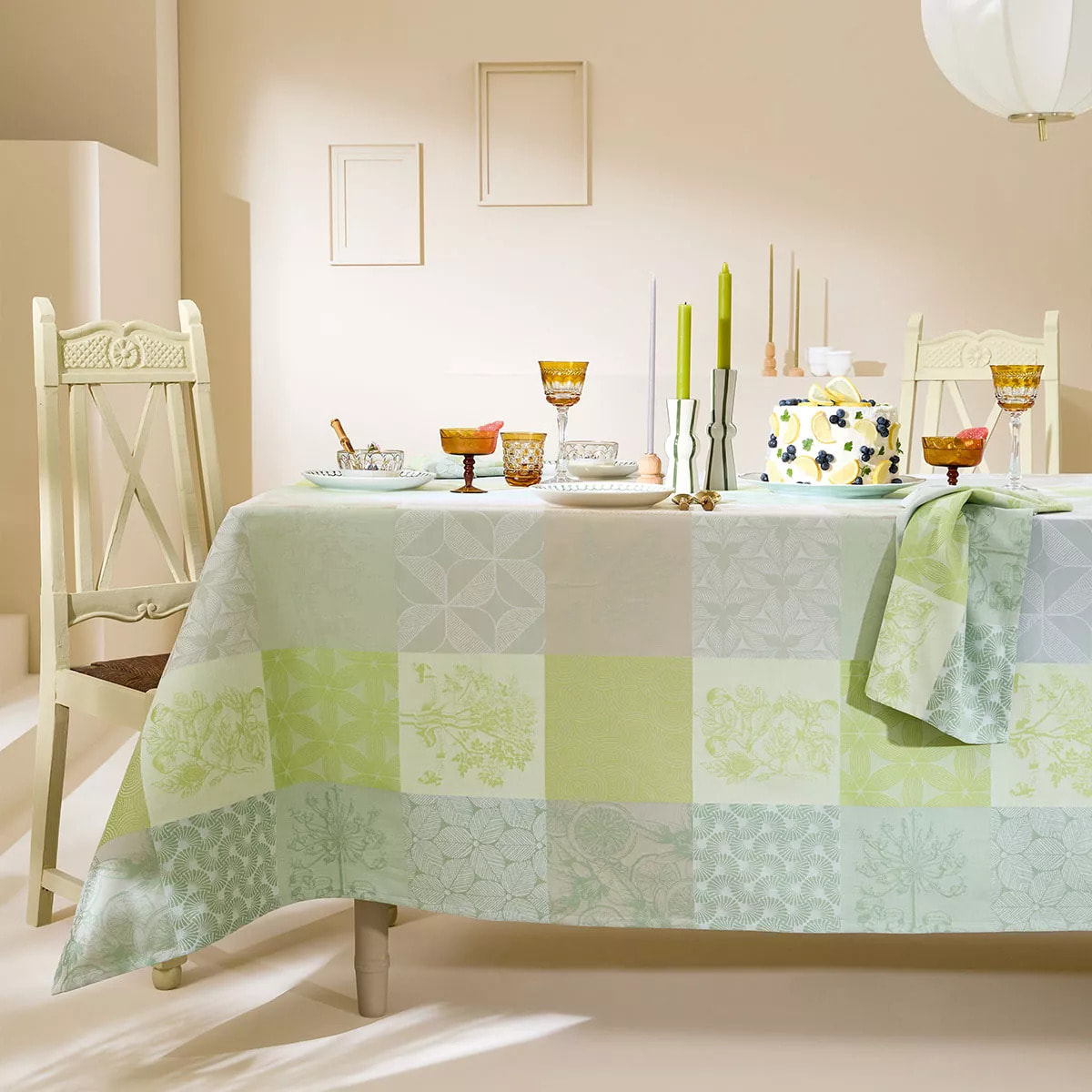 Nappe pur coton enduit motif jacquard beige vert Mille parfums verde