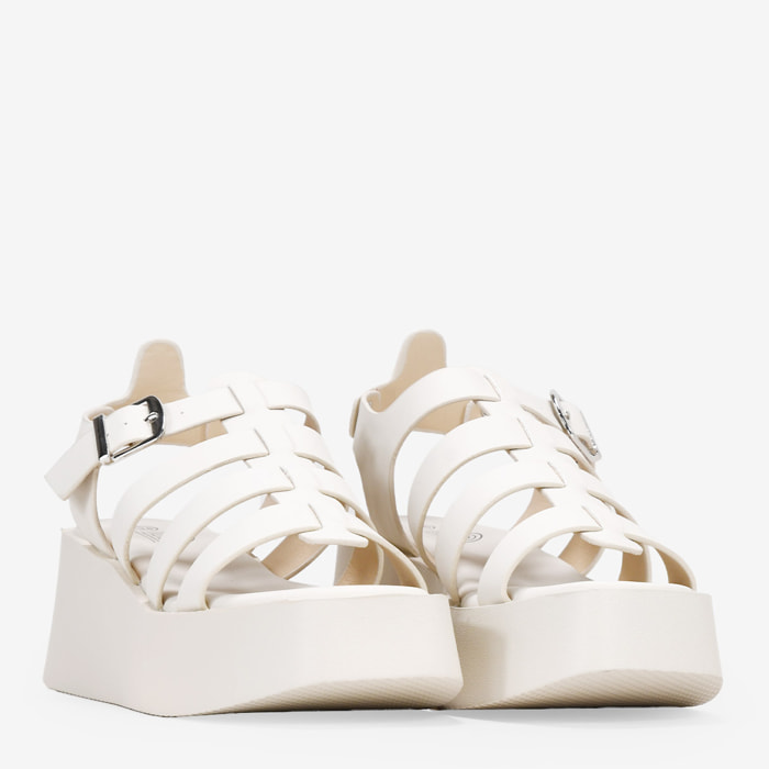 Sandalias de plataforma beige con hebilla