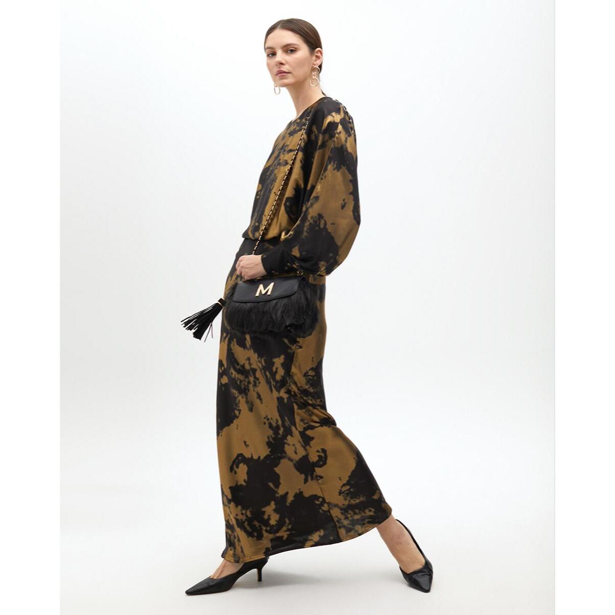 Vestito lungo stampato con manica asimmetrica