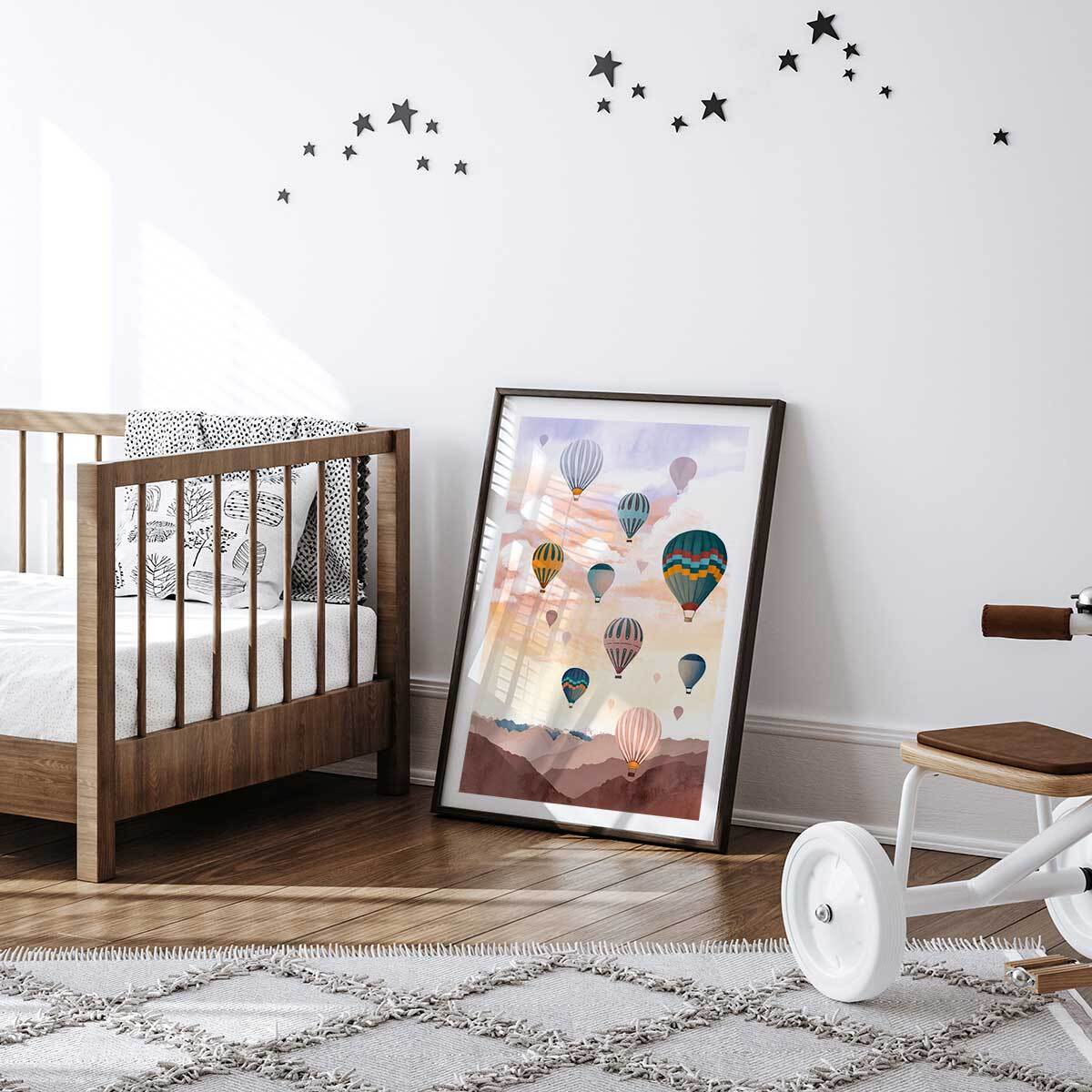 Affiche enfant ciel de montgolfière  Affiche + cadre en bois - Noir