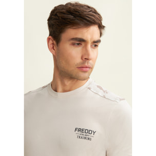 T-shirt con inserti camouflage e logo sul cuore