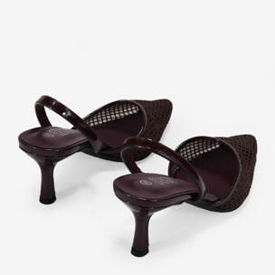 Zapatos de tacón marrones destalonados de malla